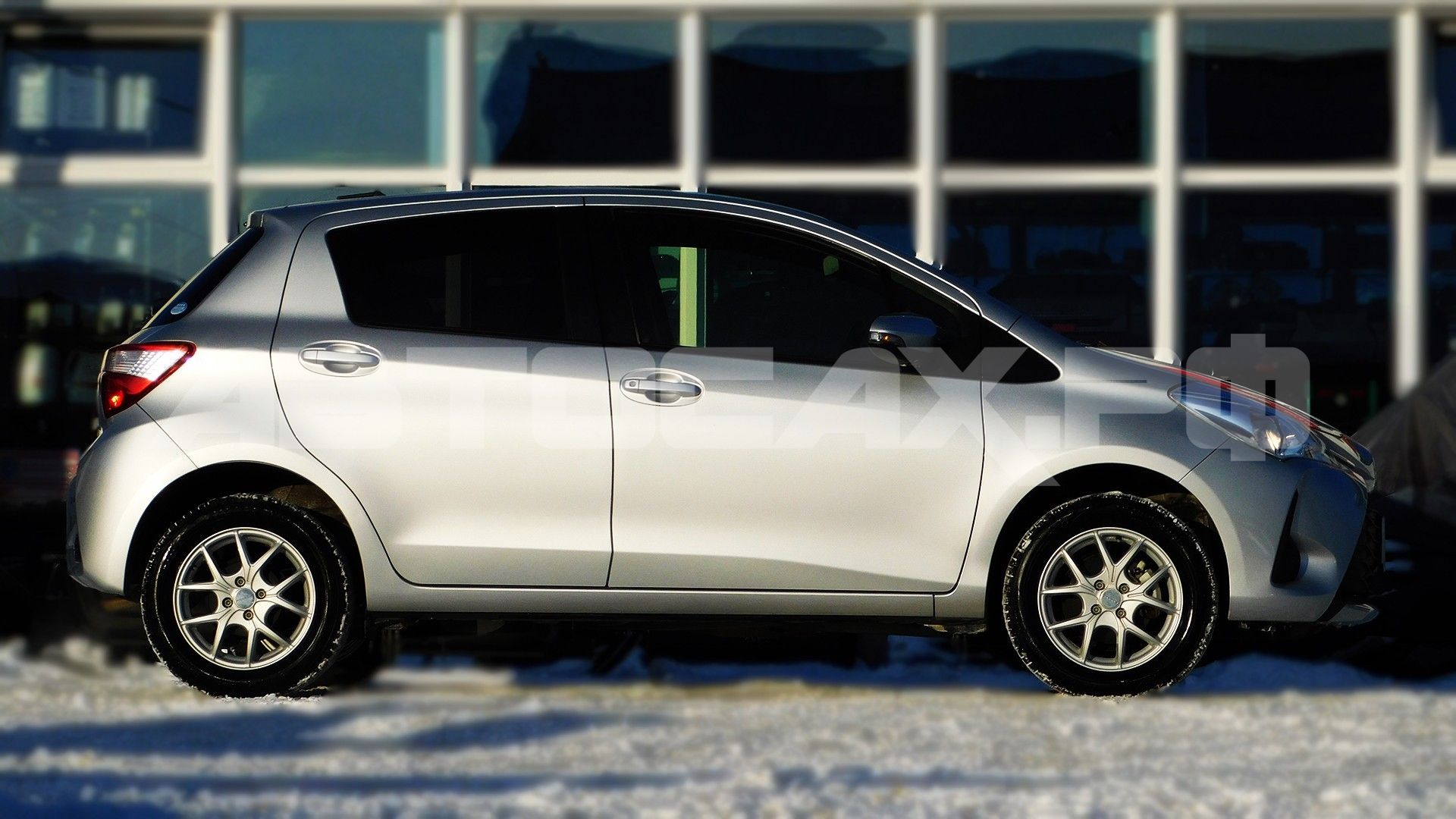 Toyota Vitz 2017, Хэтчбек — фото 6