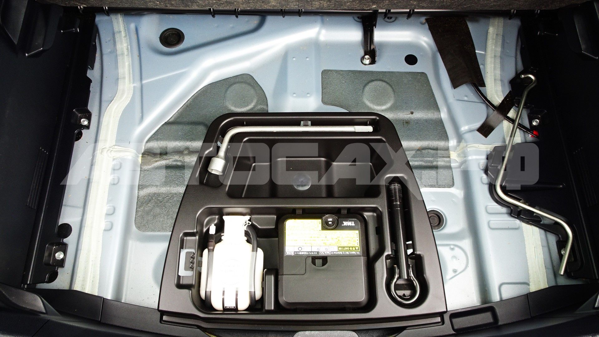 Toyota Vitz 2016, Хэтчбек — фото 30