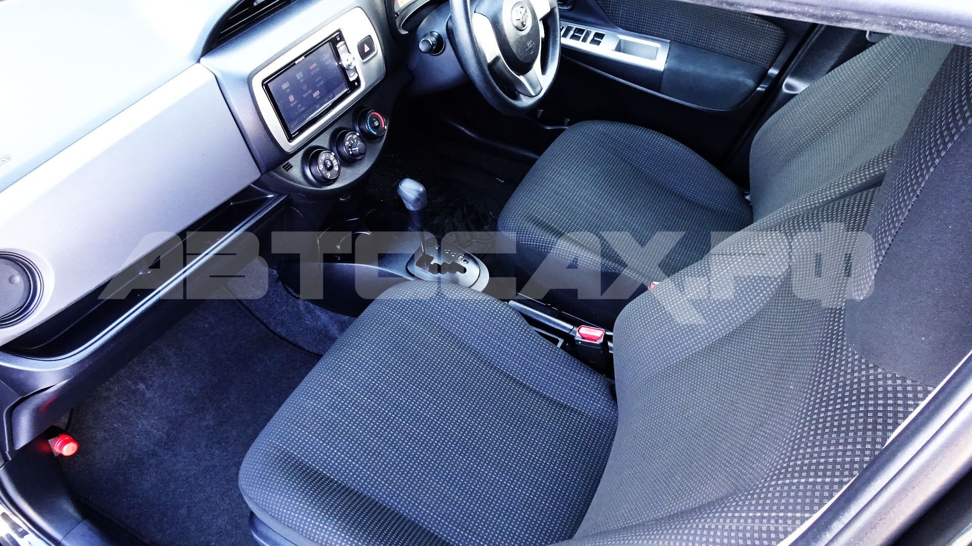 Toyota Vitz 2018, Хэтчбек — фото 13