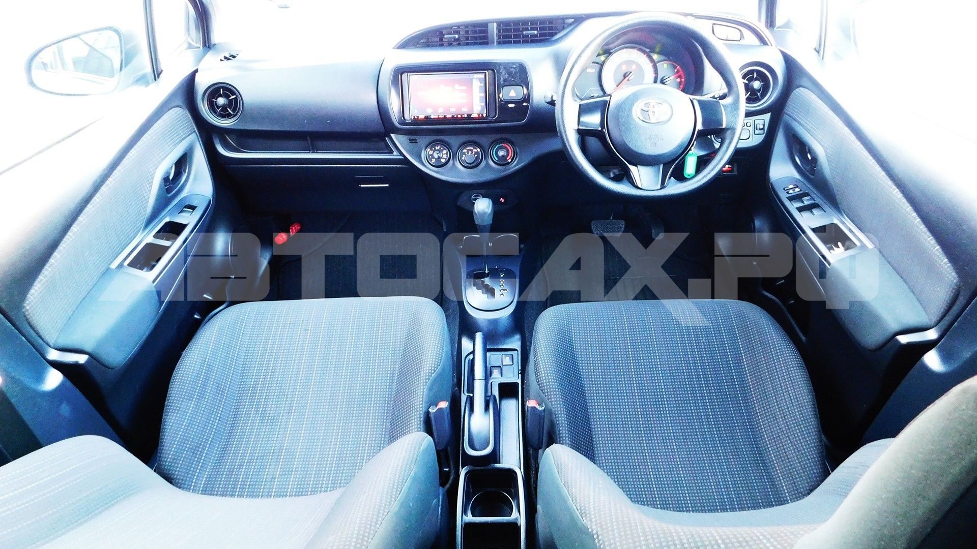 Toyota Vitz 2017, Хэтчбек — фото 11