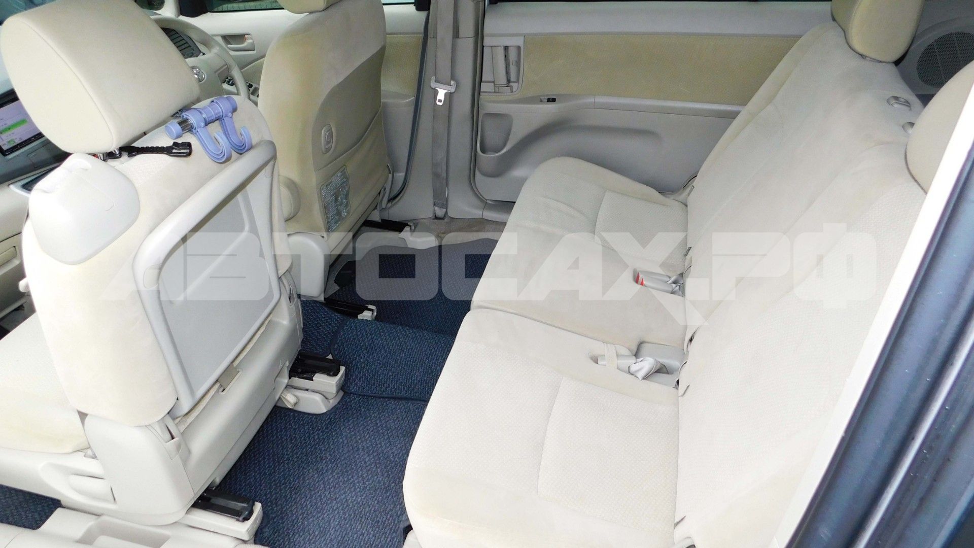 Toyota Isis 2015, Минивэн — фото 17