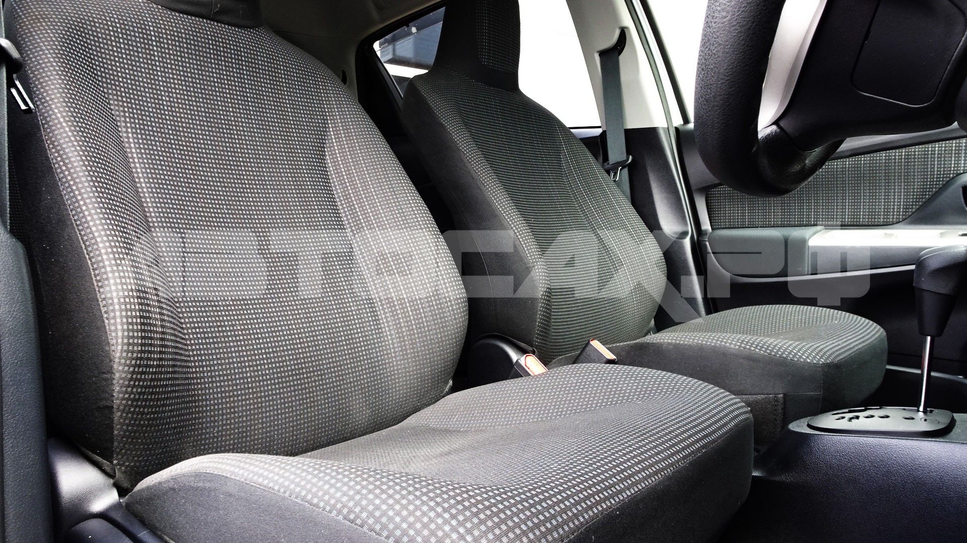 Toyota Vitz 2015, Хэтчбек — фото 10