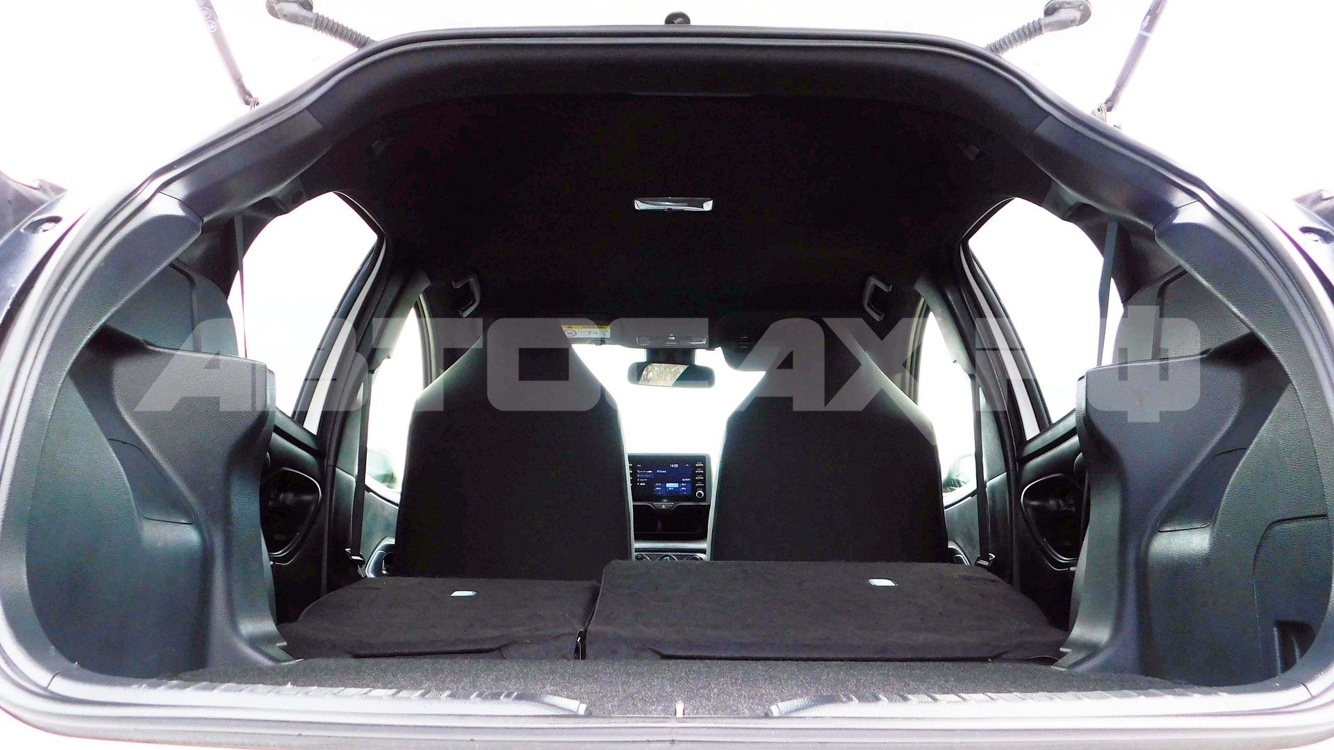 Toyota Yaris 2023, Хэтчбек — фото 25