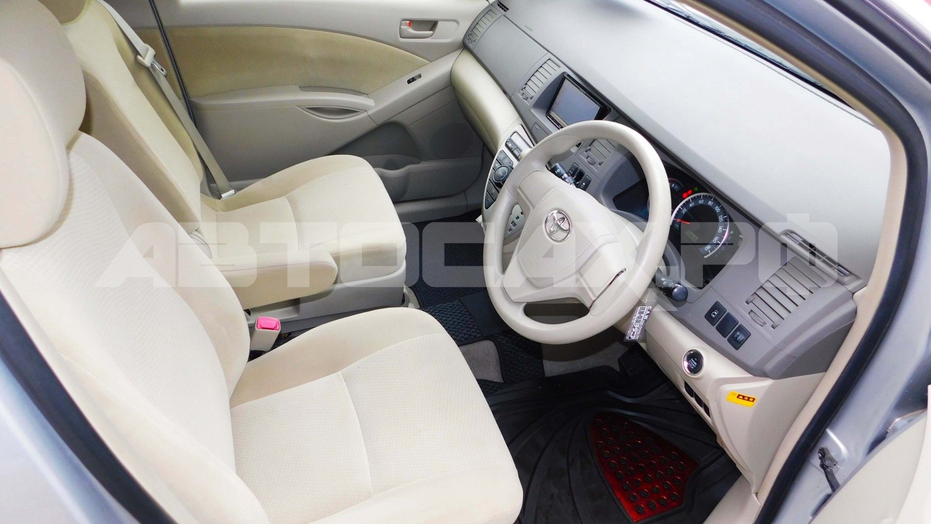 Toyota Isis 2015, Минивэн — фото 9