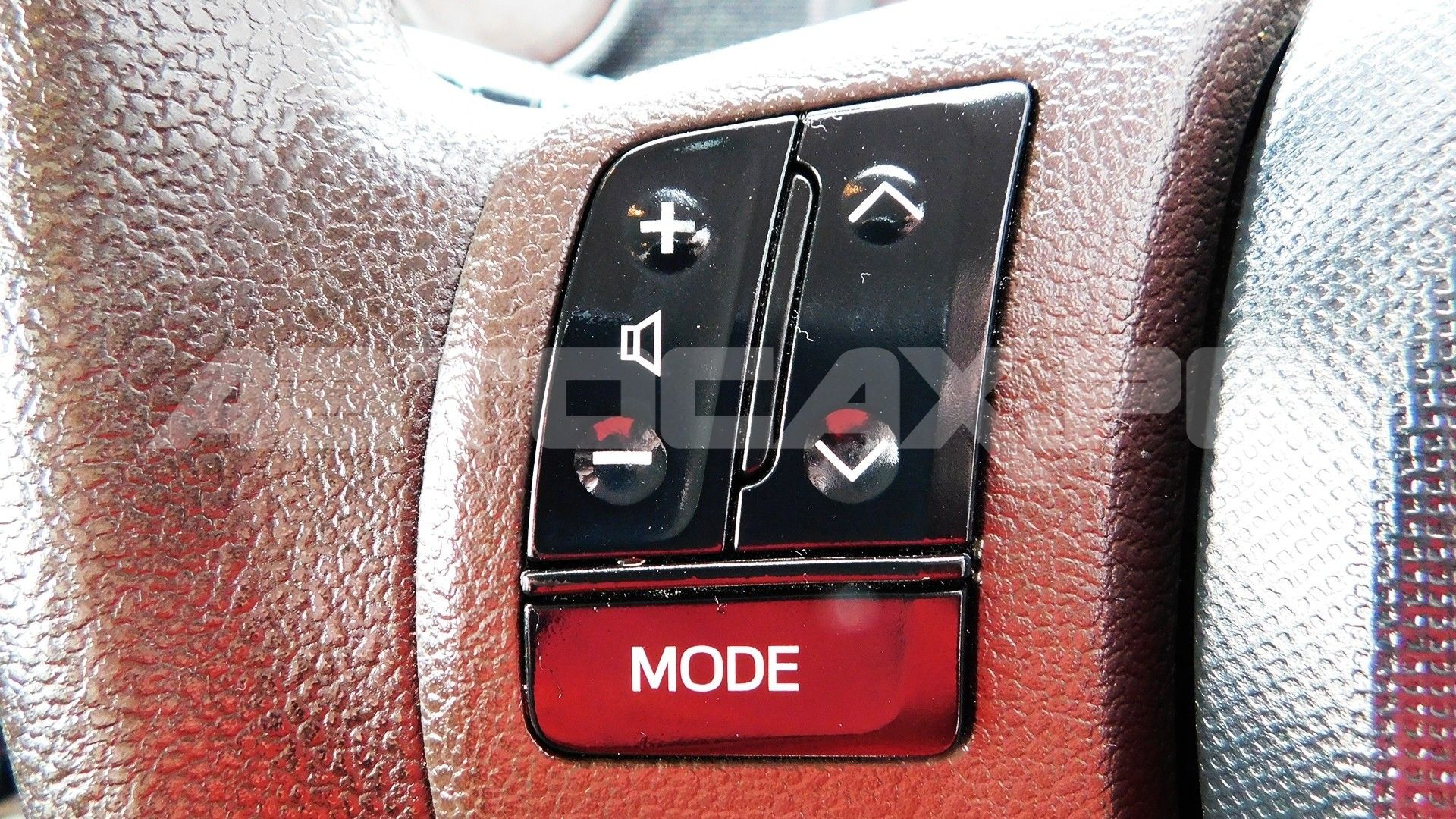 Toyota Spade 2015, Хэтчбек — фото 30