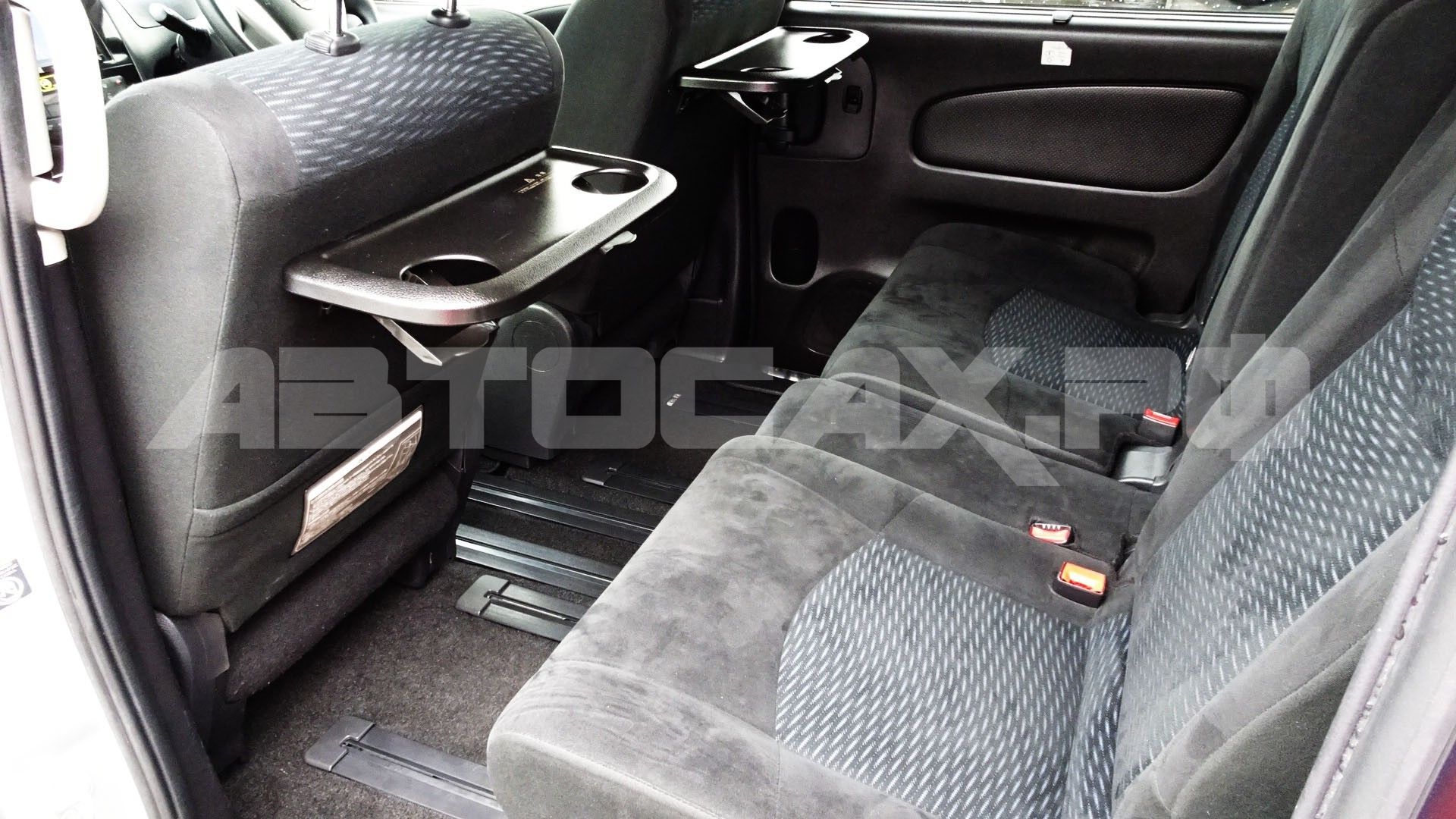 Nissan Serena 2016, Минивэн — фото 9