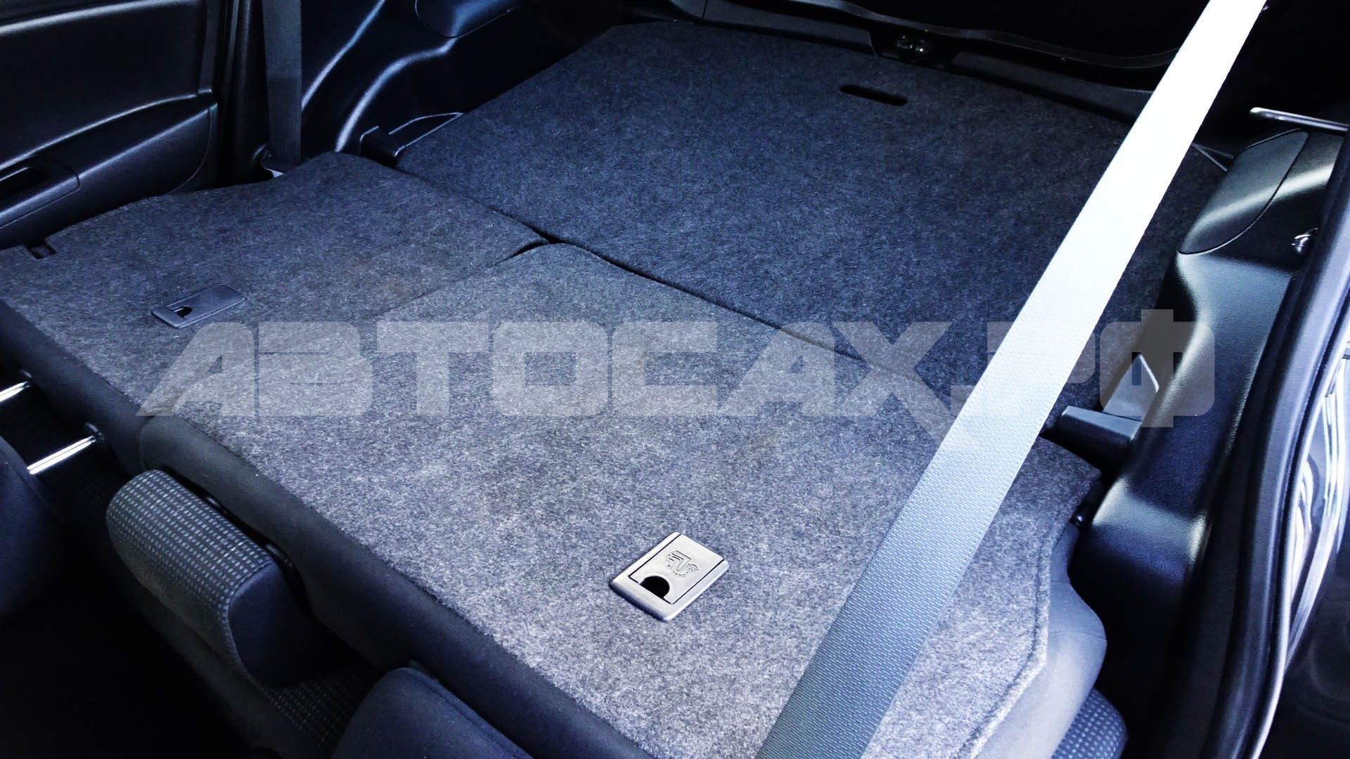 Toyota Vitz 2018, Хэтчбек — фото 16
