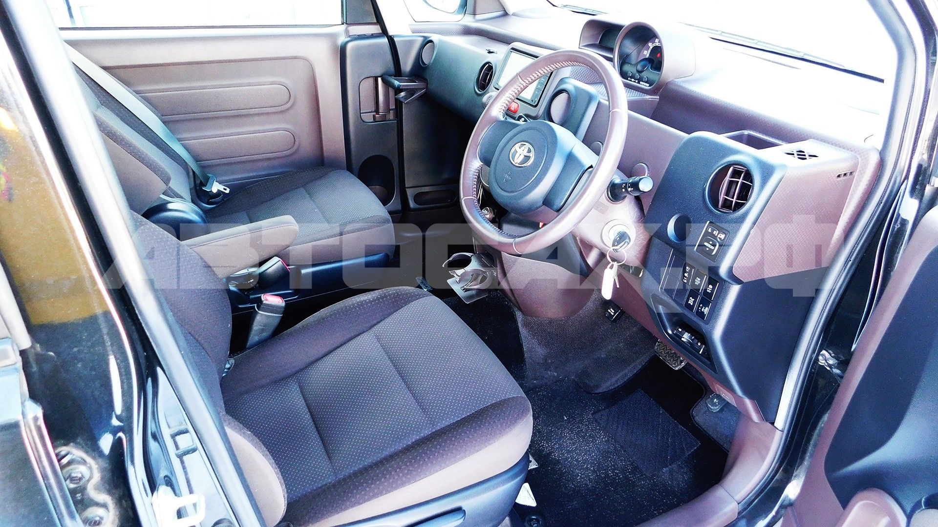 Toyota Spade 2018, Хэтчбек — фото 9