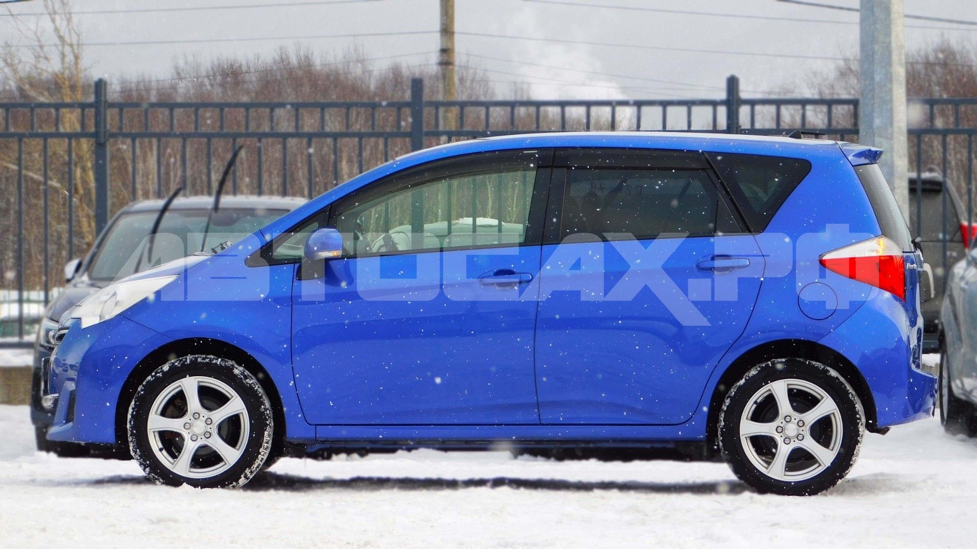 Toyota Ractis 2014, Хэтчбек — фото 4