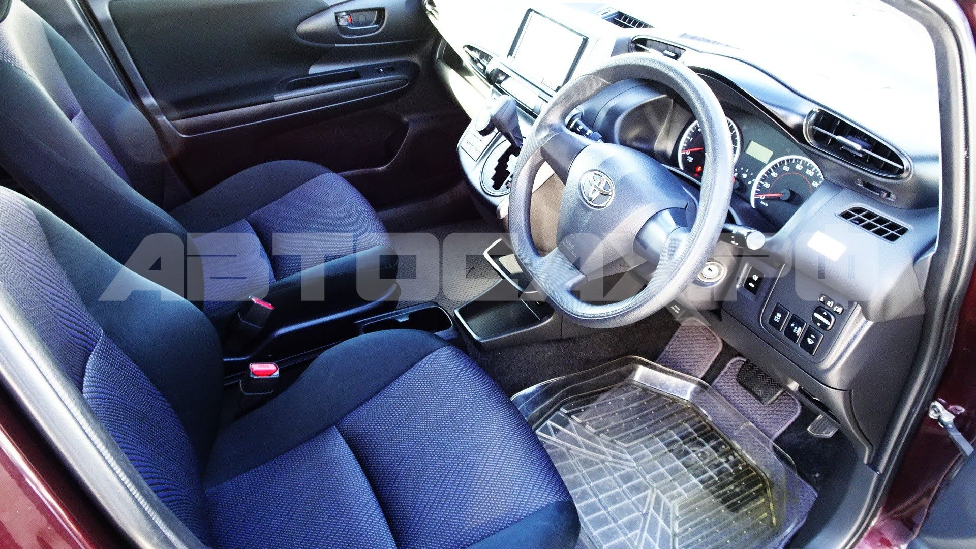 Toyota Wish 2017, Минивэн — фото 10