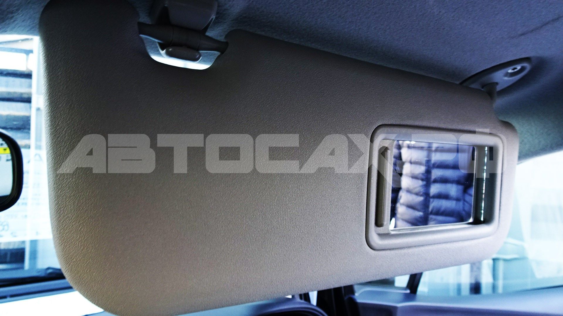 Toyota Vitz 2018, Хэтчбек — фото 35