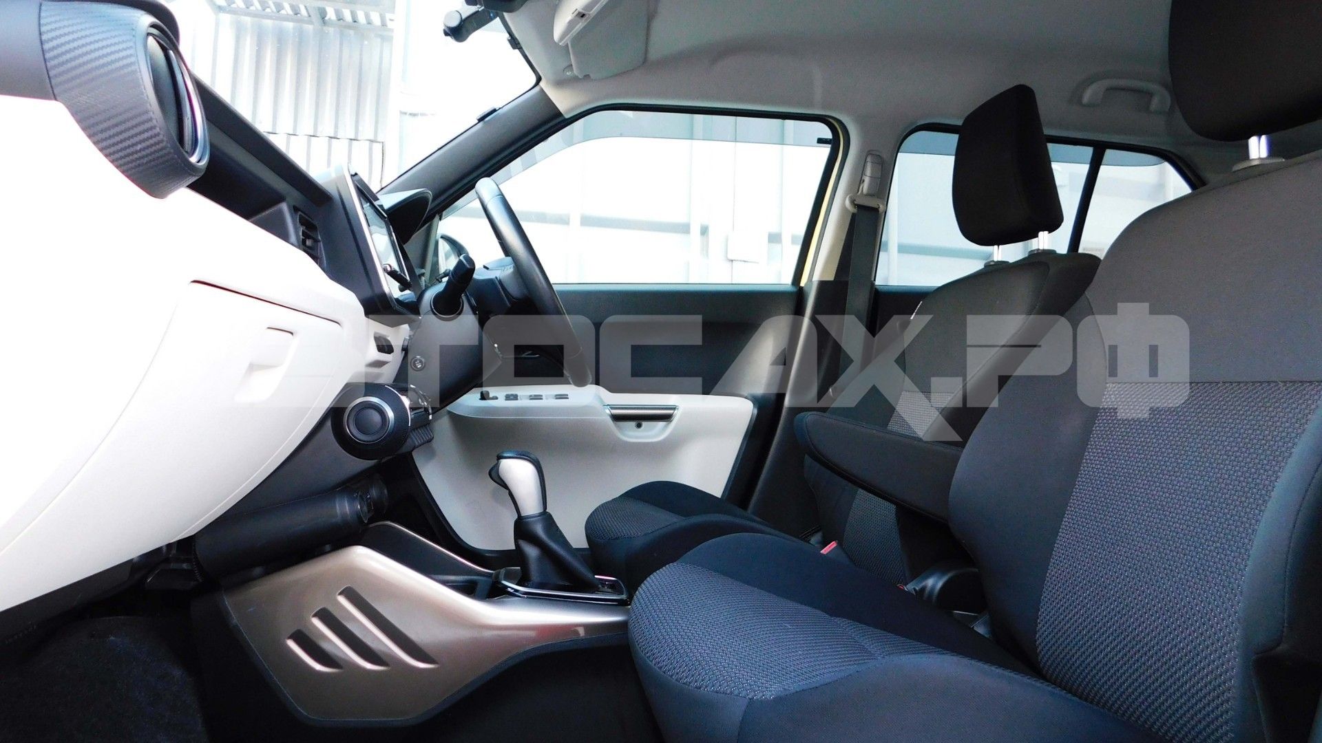 Suzuki Ignis 2019, Кроссовер — фото 14