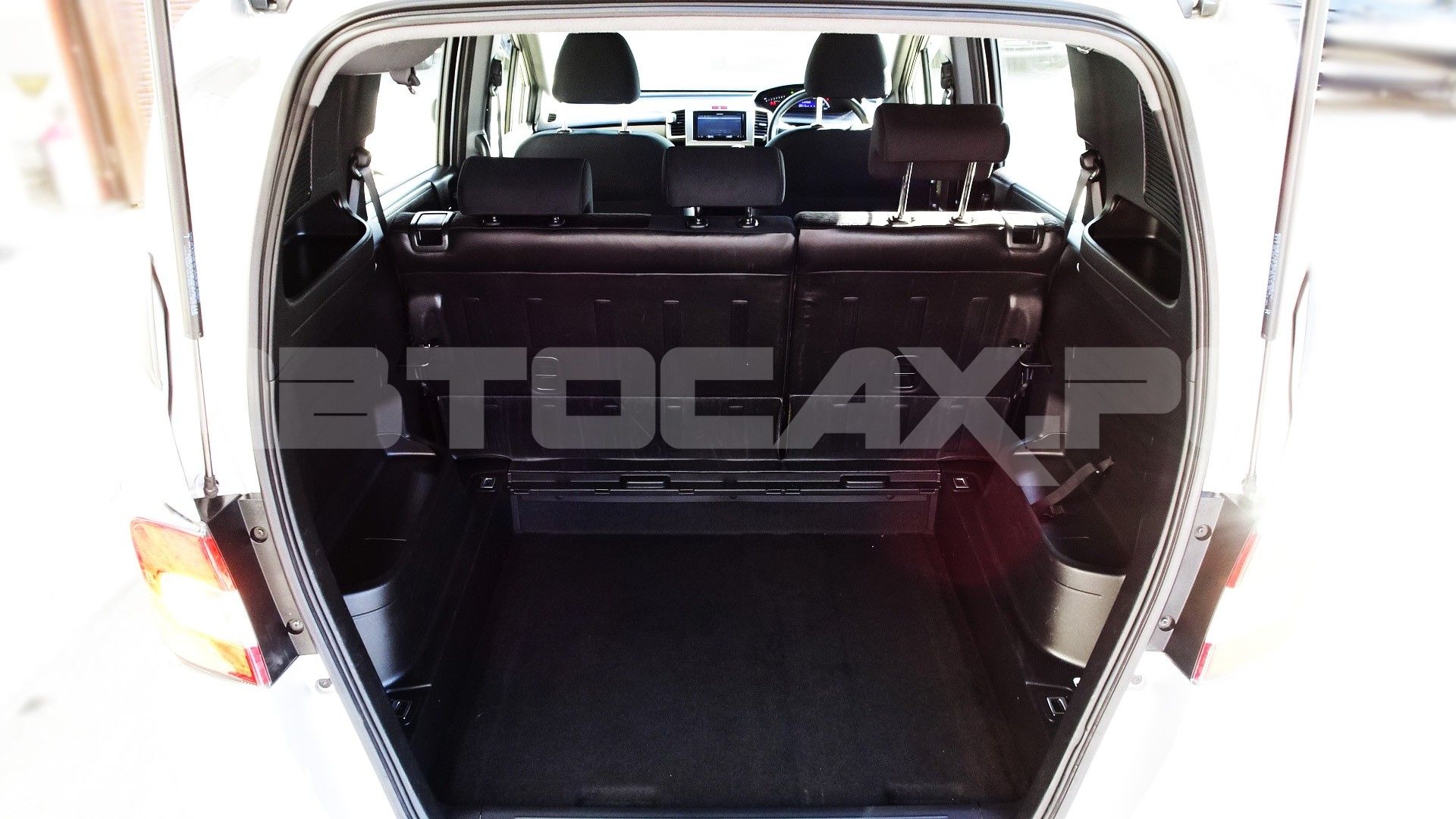 Honda Freed Spike 2015, Минивэн — фото 21