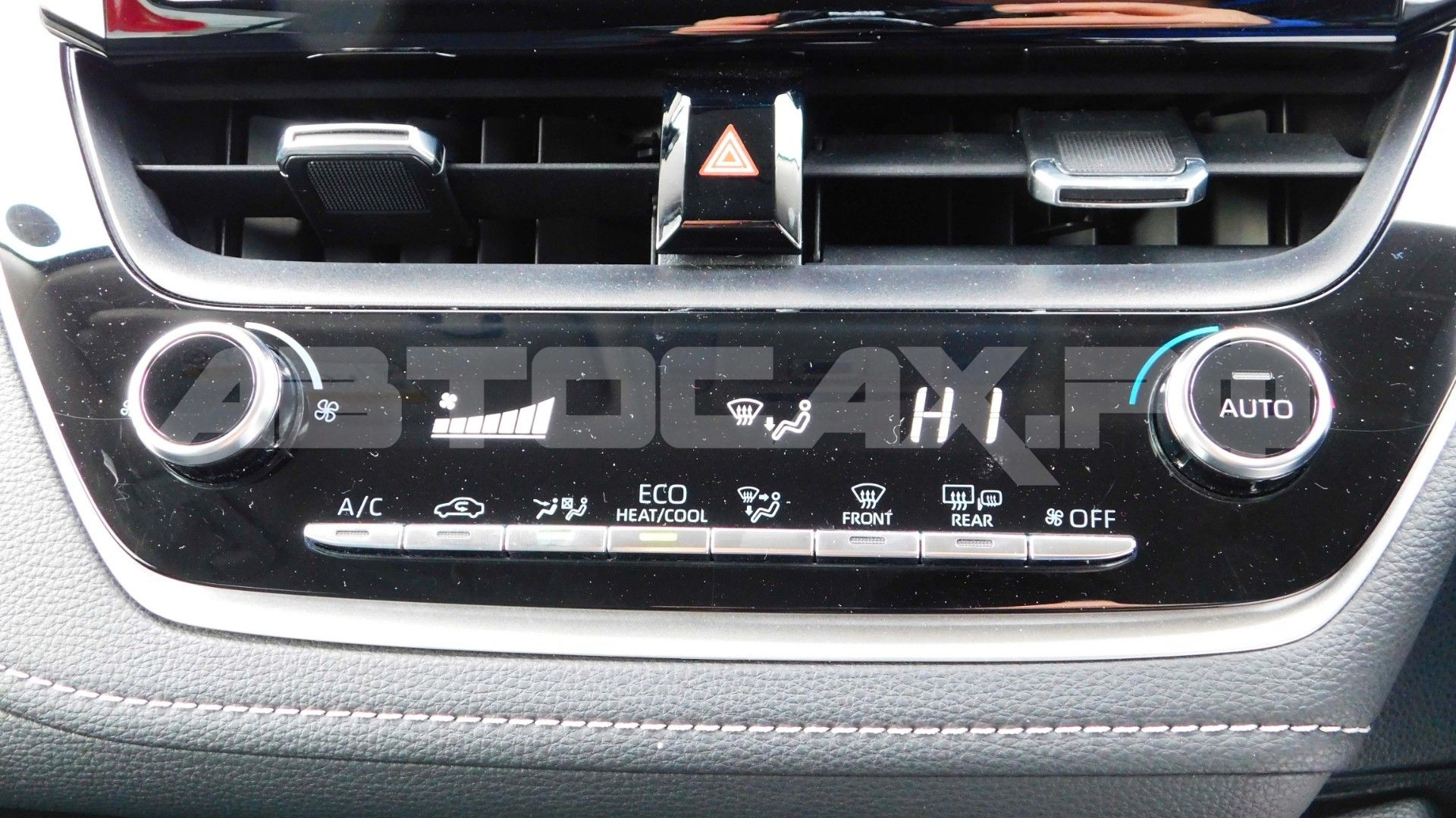 Toyota Corolla Touring 2020, Универсал — фото 27