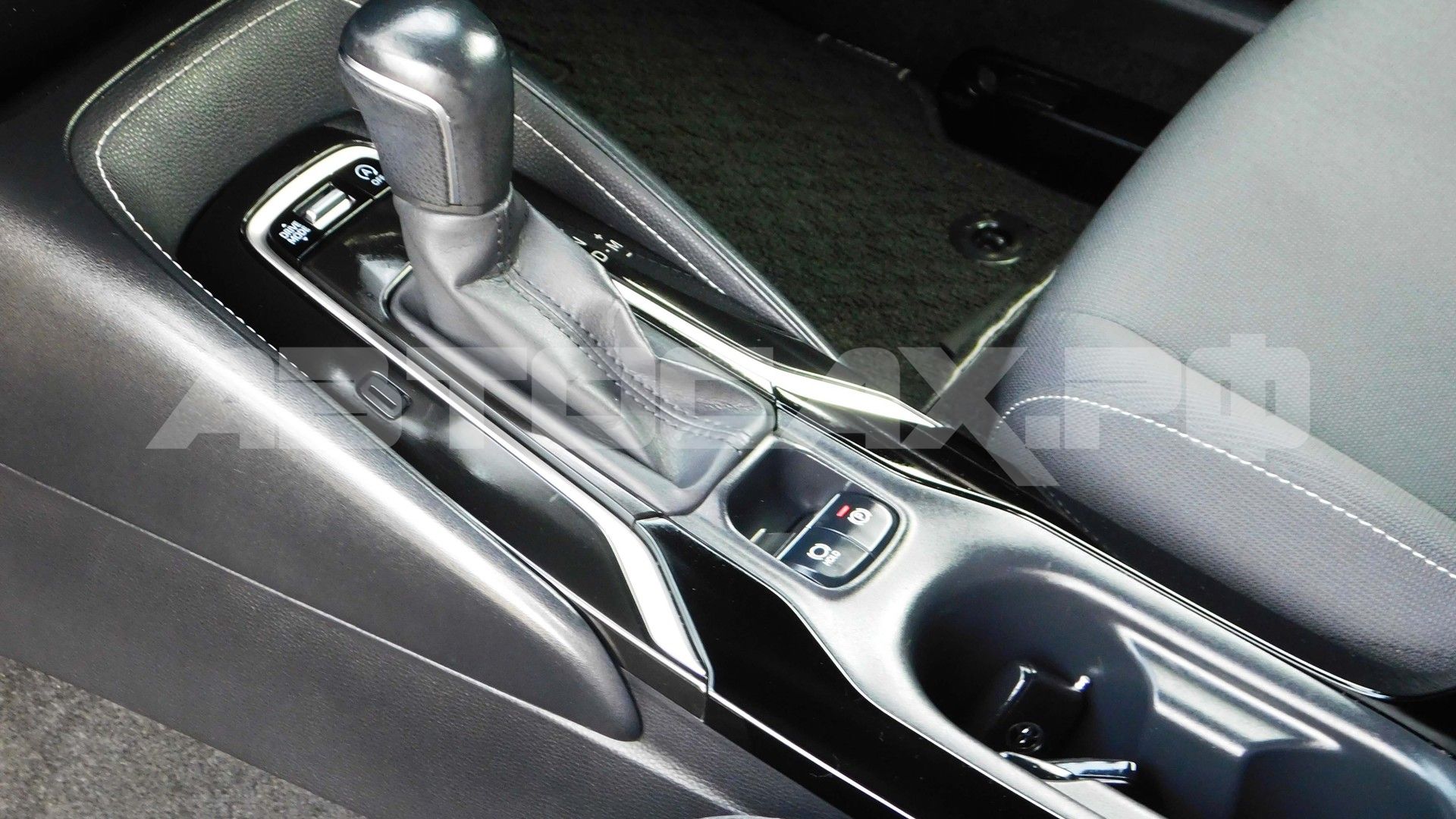 Toyota Corolla Sport 2022, Хэтчбек — фото 45