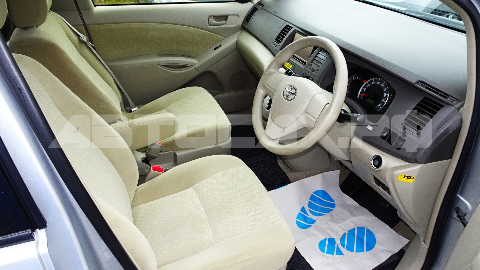 Toyota Isis 2015, Минивэн — фото 7