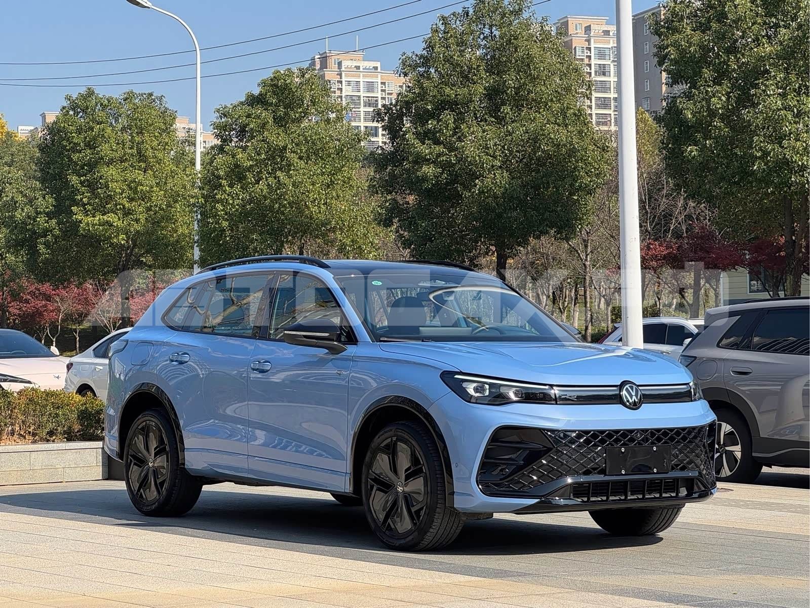 Volkswagen Tiguan L 2024, Кроссовер — фото 3