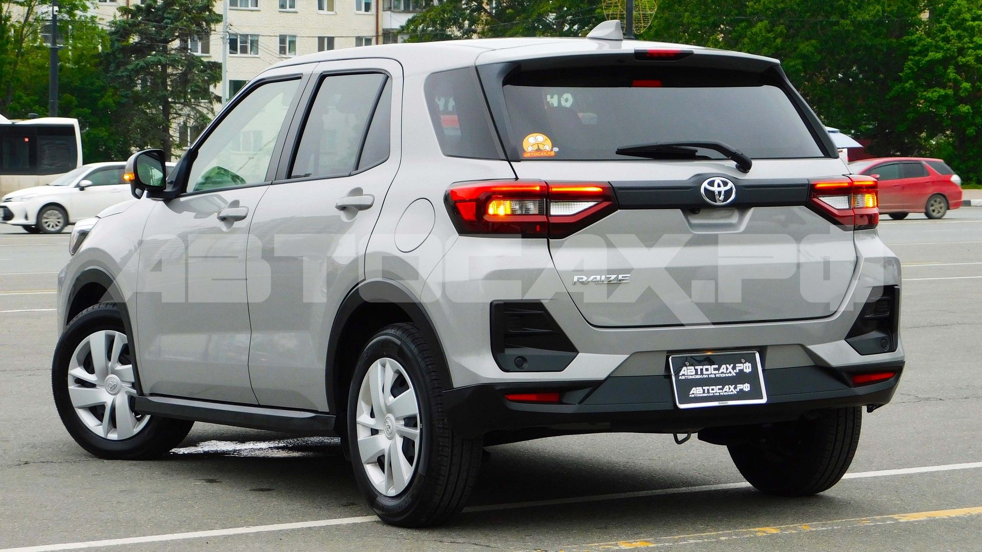 Toyota Raize 2023, Кроссовер — фото 12