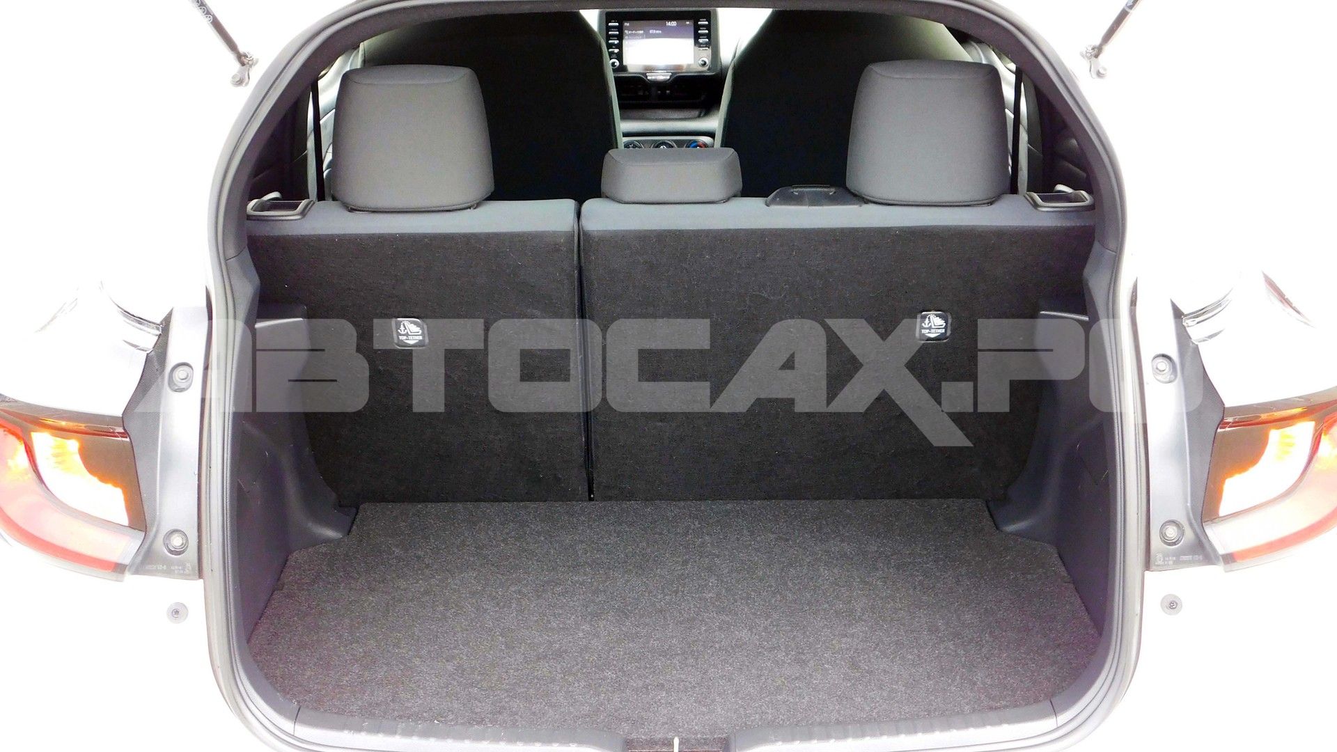 Toyota Yaris 2023, Хэтчбек — фото 23