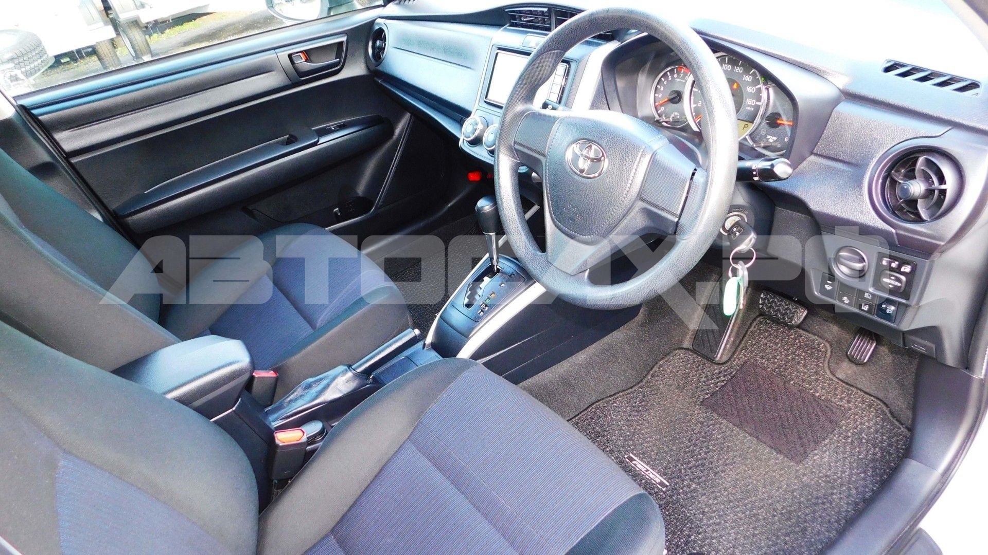 Toyota Corolla Fielder 2017, Универсал — фото 9