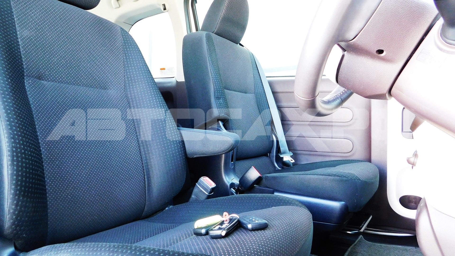 Toyota Porte 2018, Хэтчбек — фото 10