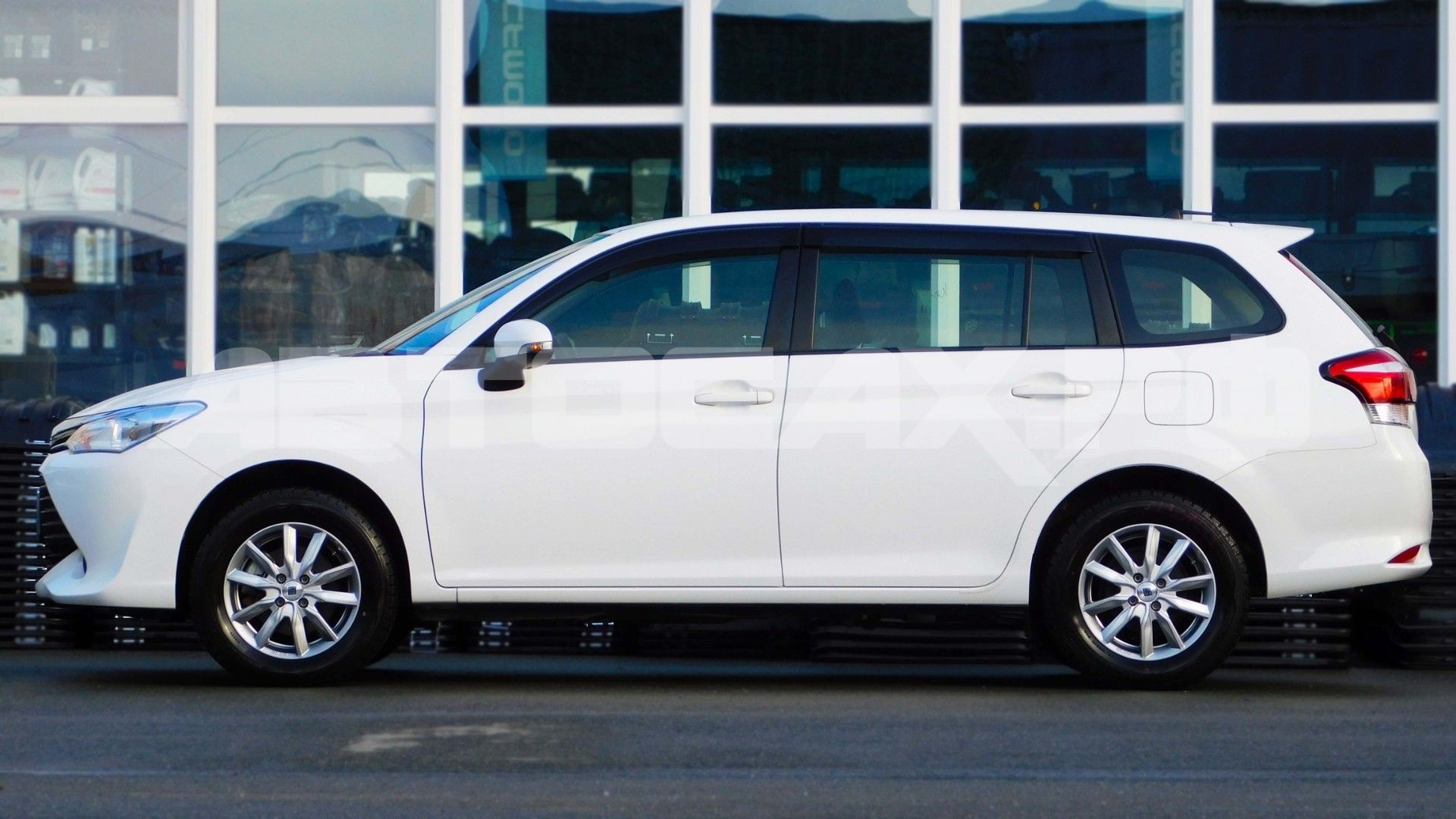 Toyota Corolla Fielder 2017, Универсал — фото 5