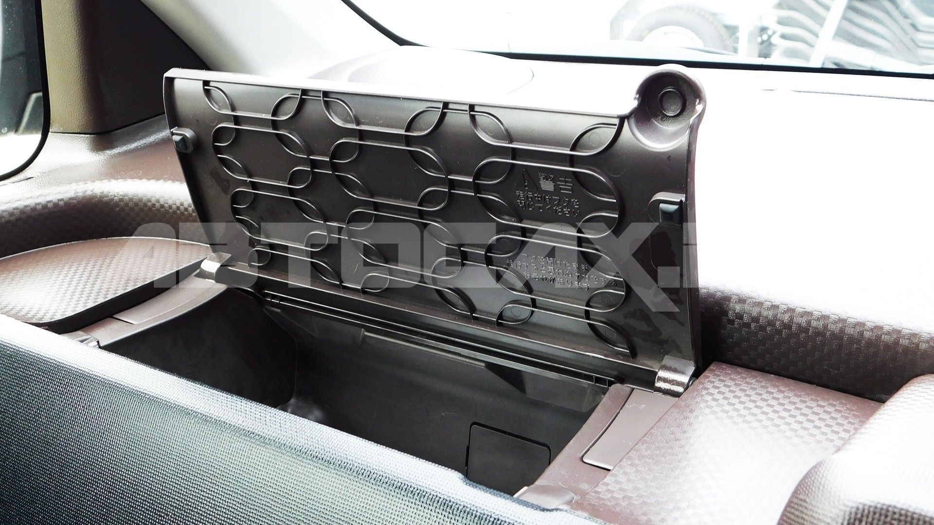 Toyota Spade 2015, Хэтчбек — фото 35