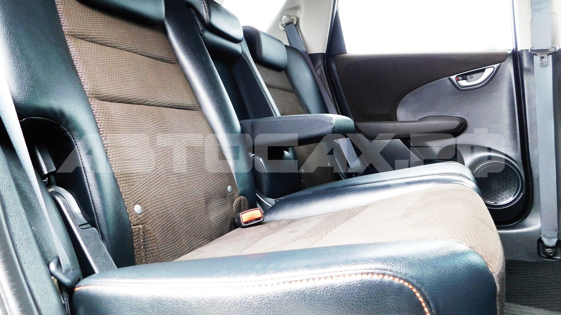 Honda Fit Shuttle 2015, Универсал — фото 21