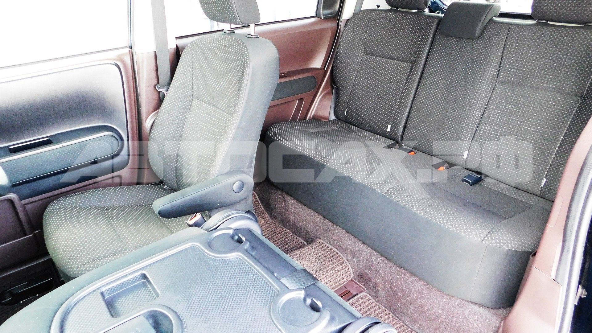 Toyota Spade 2016, Хэтчбек — фото 15