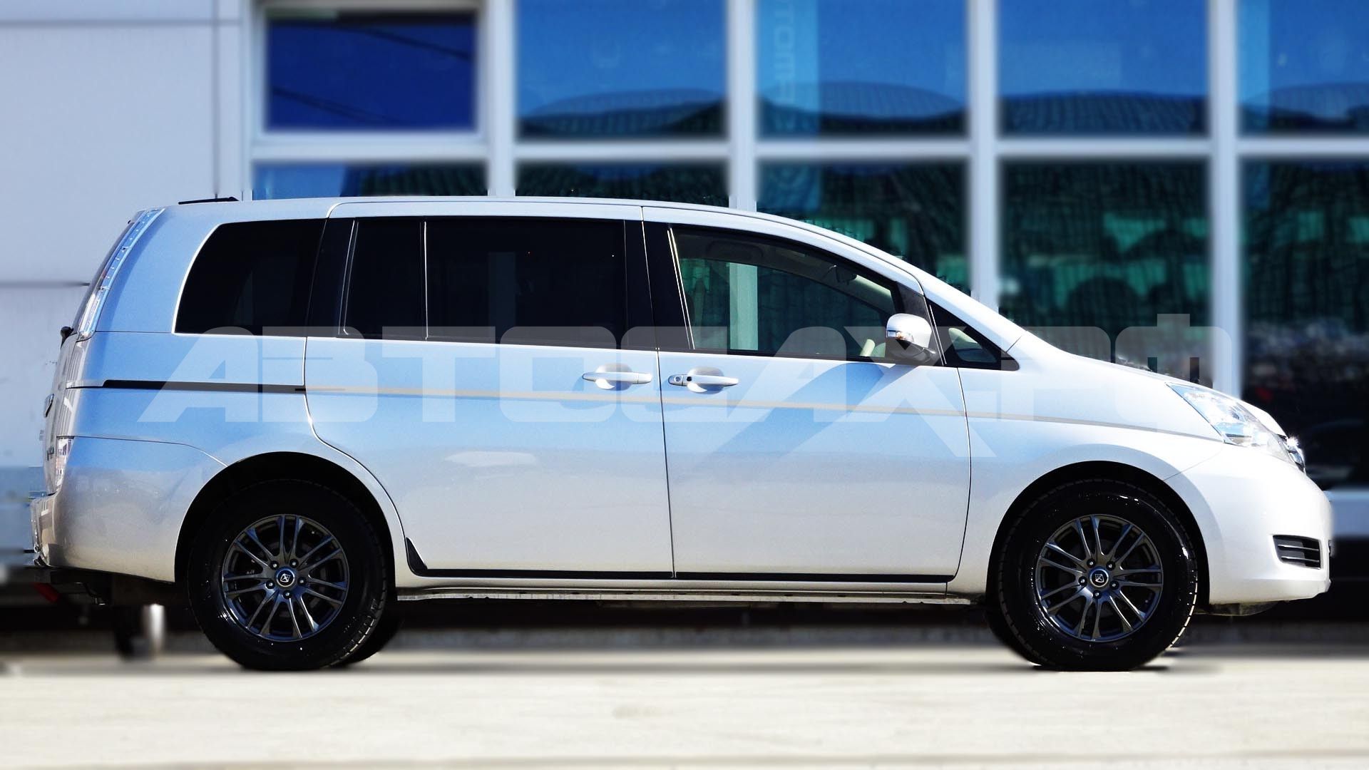 Toyota Isis 2017, Минивэн — фото 7