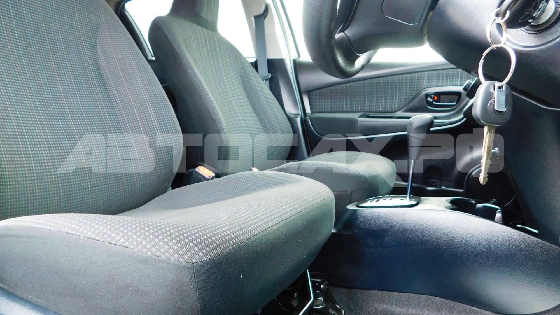 Toyota Vitz 2019, Хэтчбек — фото 12