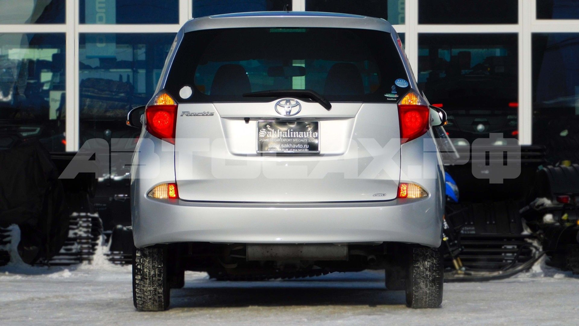 Toyota Ractis 2015, Хэтчбек — фото 8