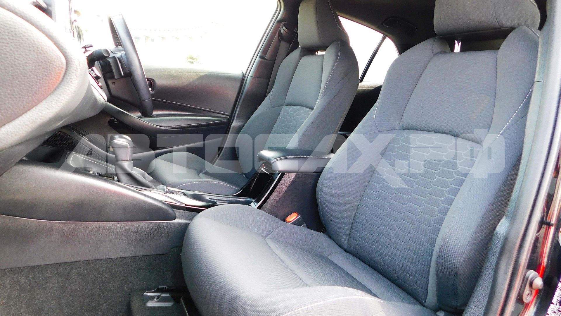 Toyota Corolla Sport 2022, Хэтчбек — фото 15