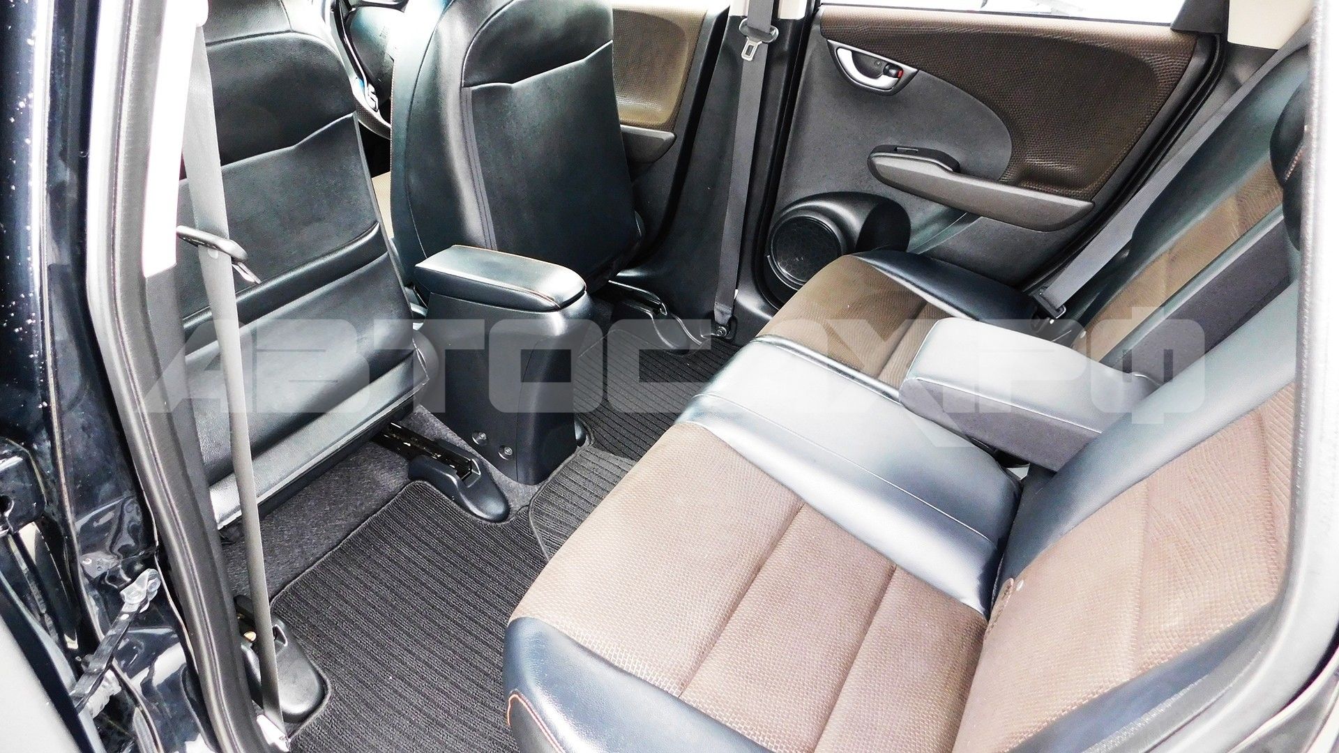 Honda Fit Shuttle 2015, Универсал — фото 16
