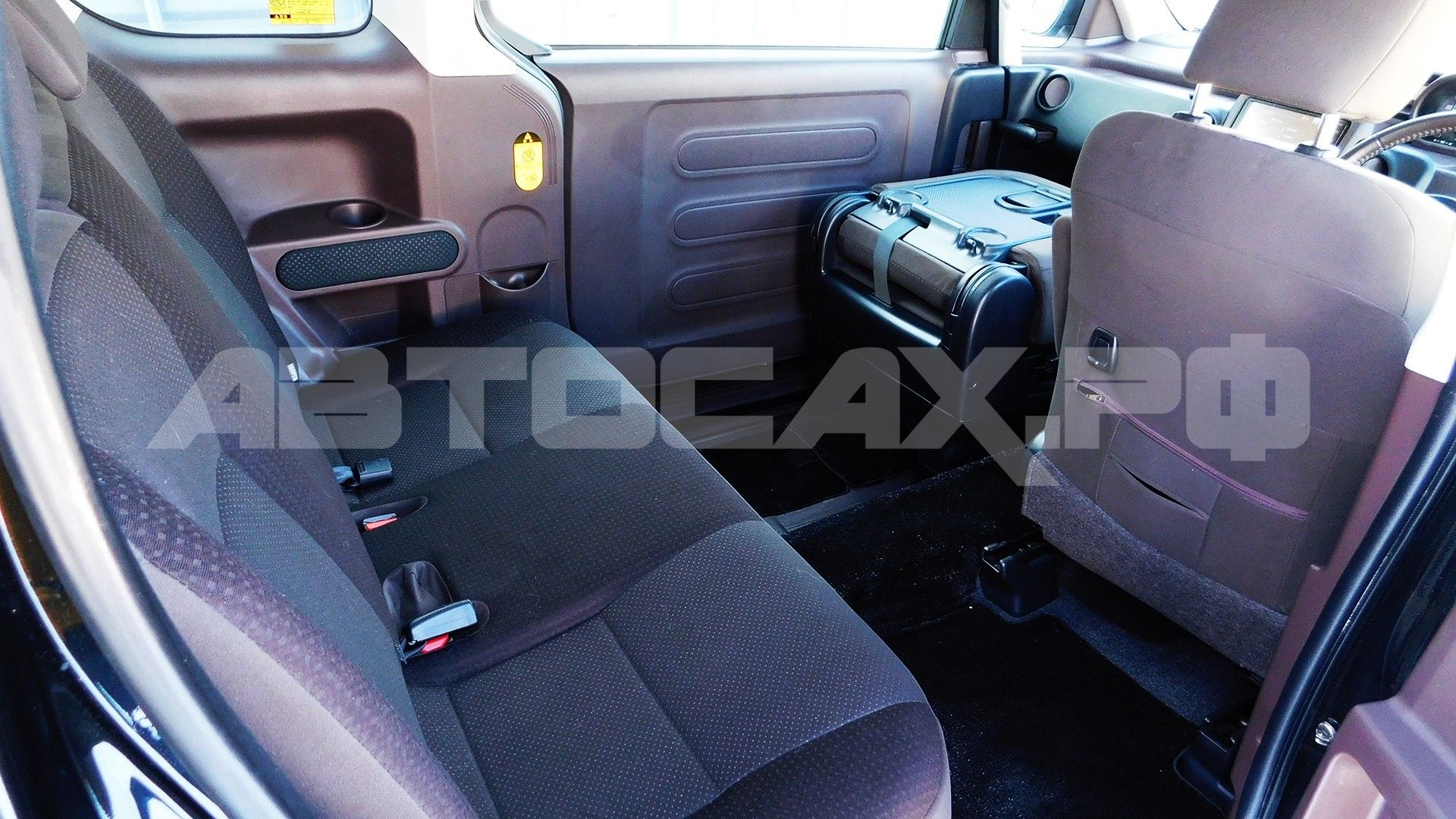 Toyota Spade 2018, Хэтчбек — фото 15