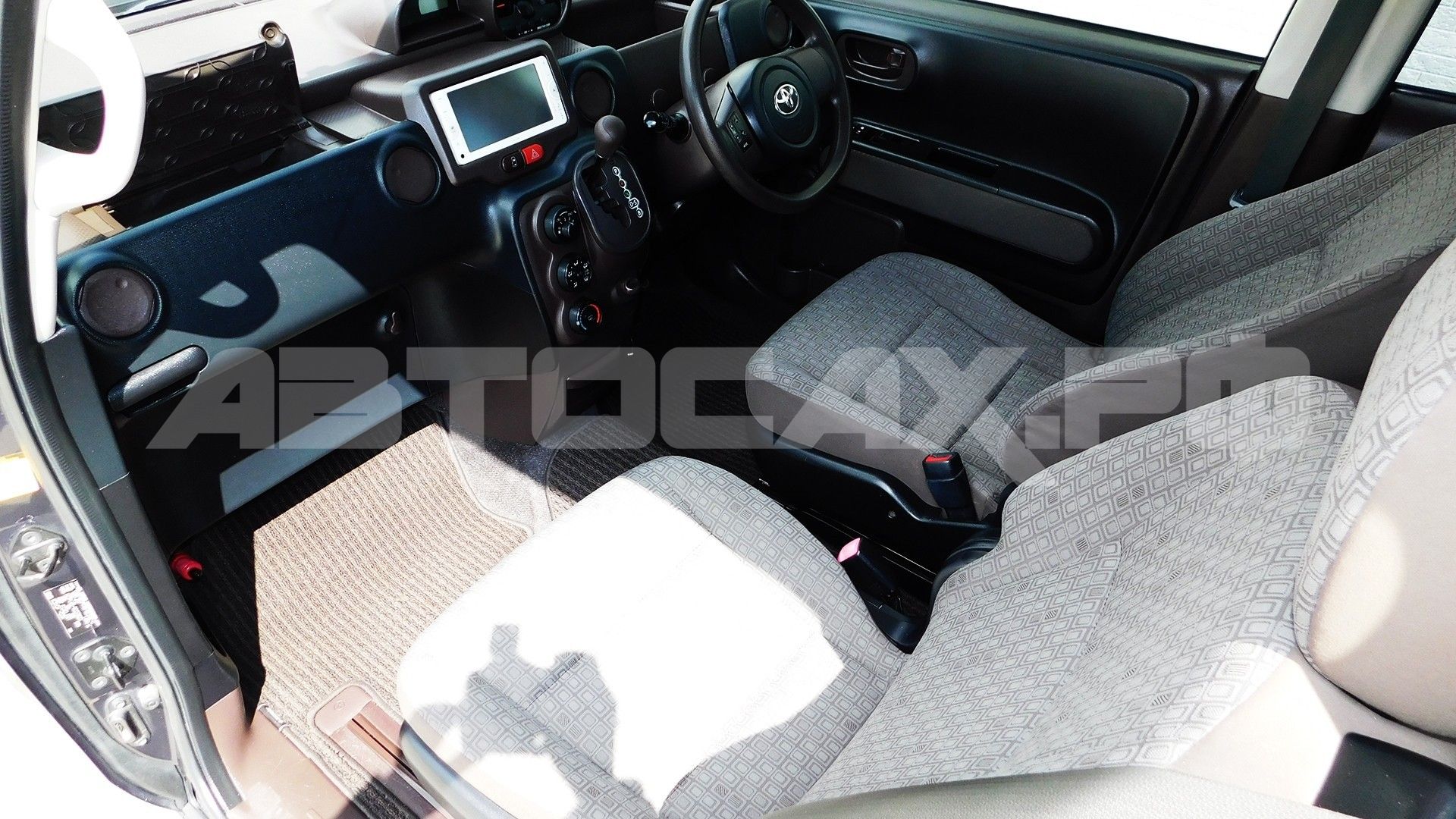 Toyota Spade 2015, Хэтчбек — фото 14