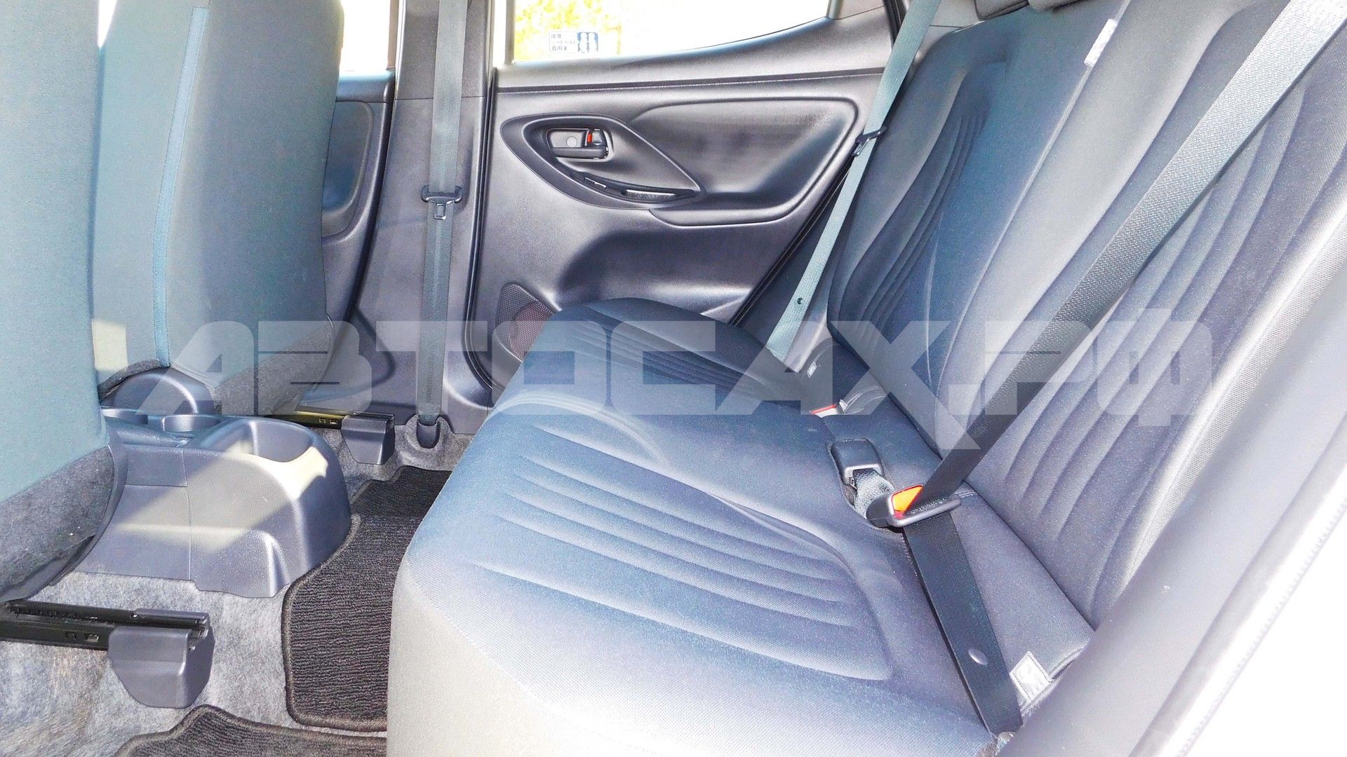 Toyota Yaris 2023, Хэтчбек — фото 18