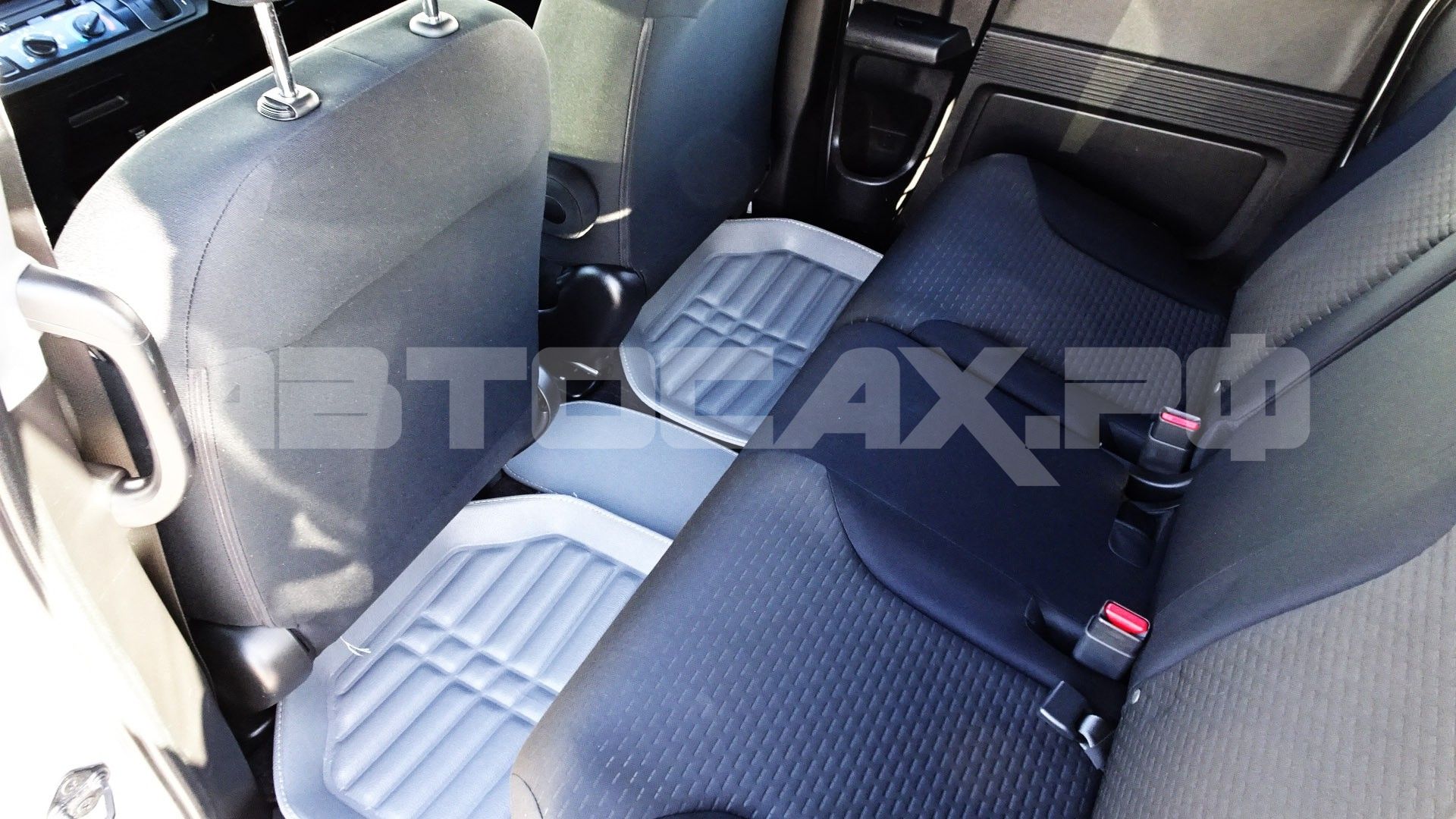 Honda Freed Spike 2015, Минивэн — фото 15