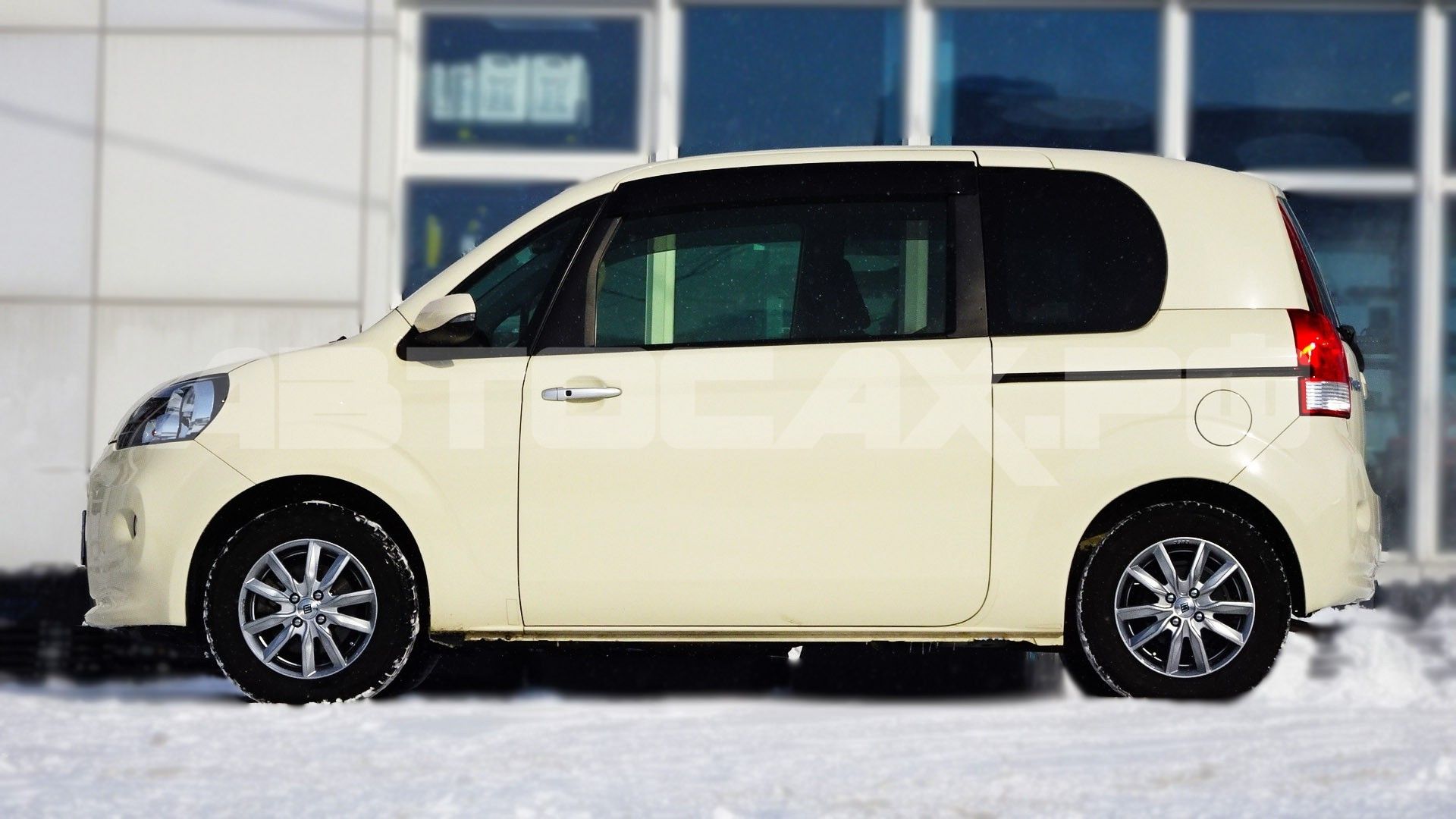 Toyota Porte 2017, Хэтчбек — фото 4