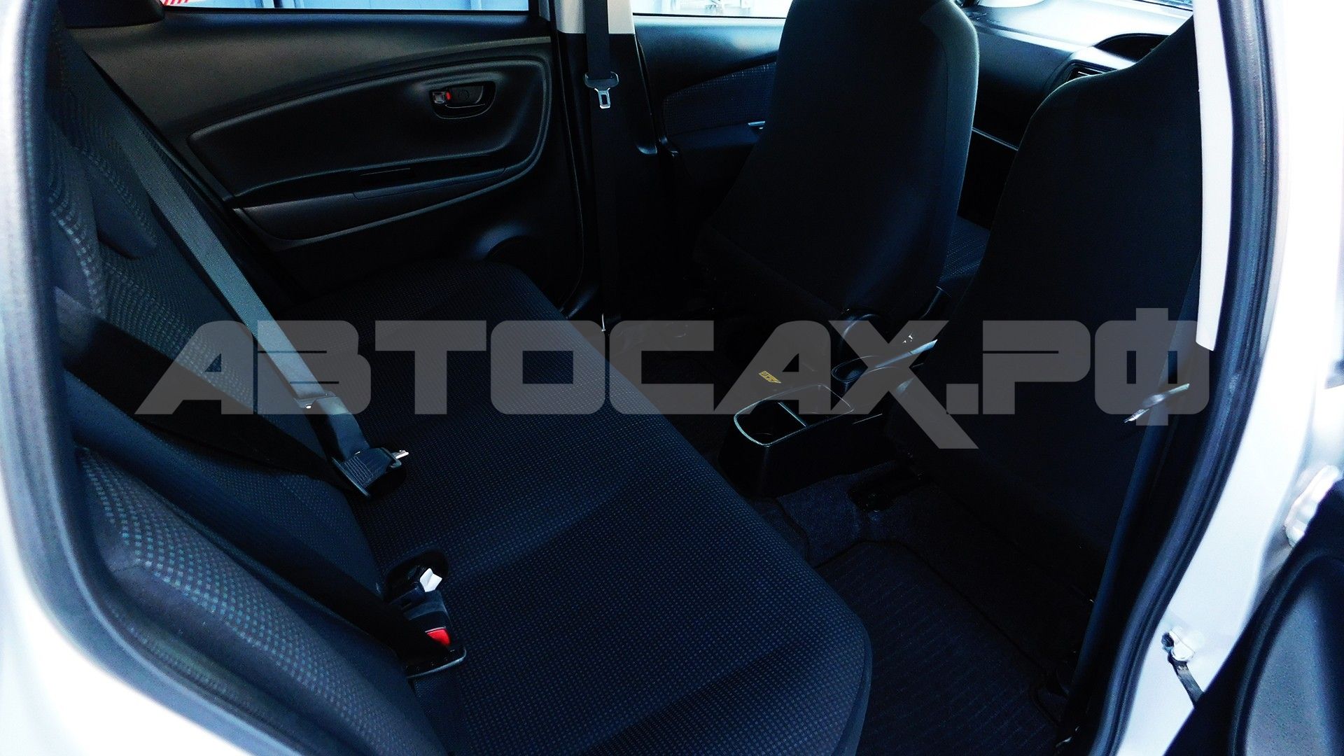 Toyota Vitz 2017, Хэтчбек — фото 14