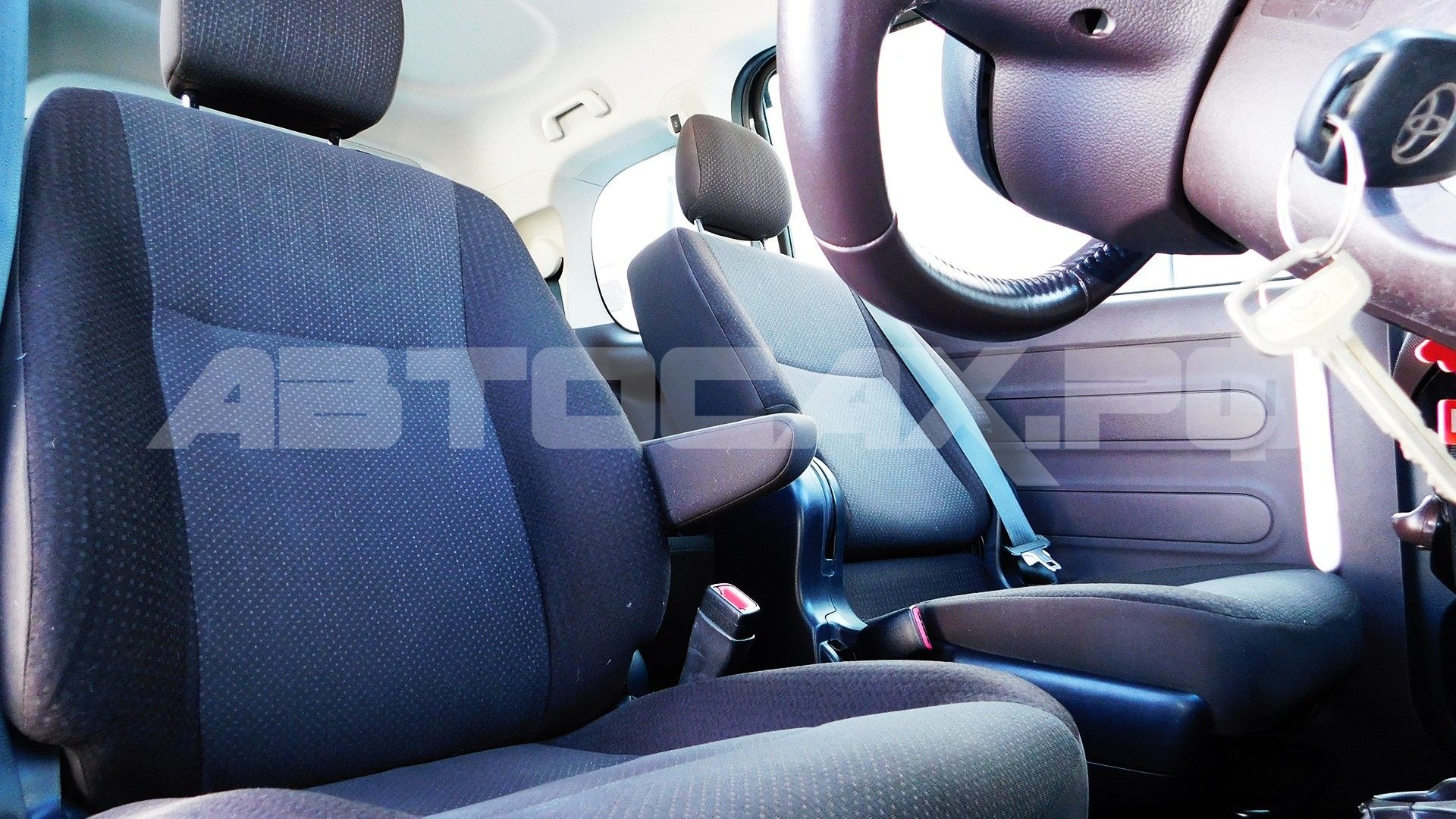 Toyota Spade 2018, Хэтчбек — фото 10