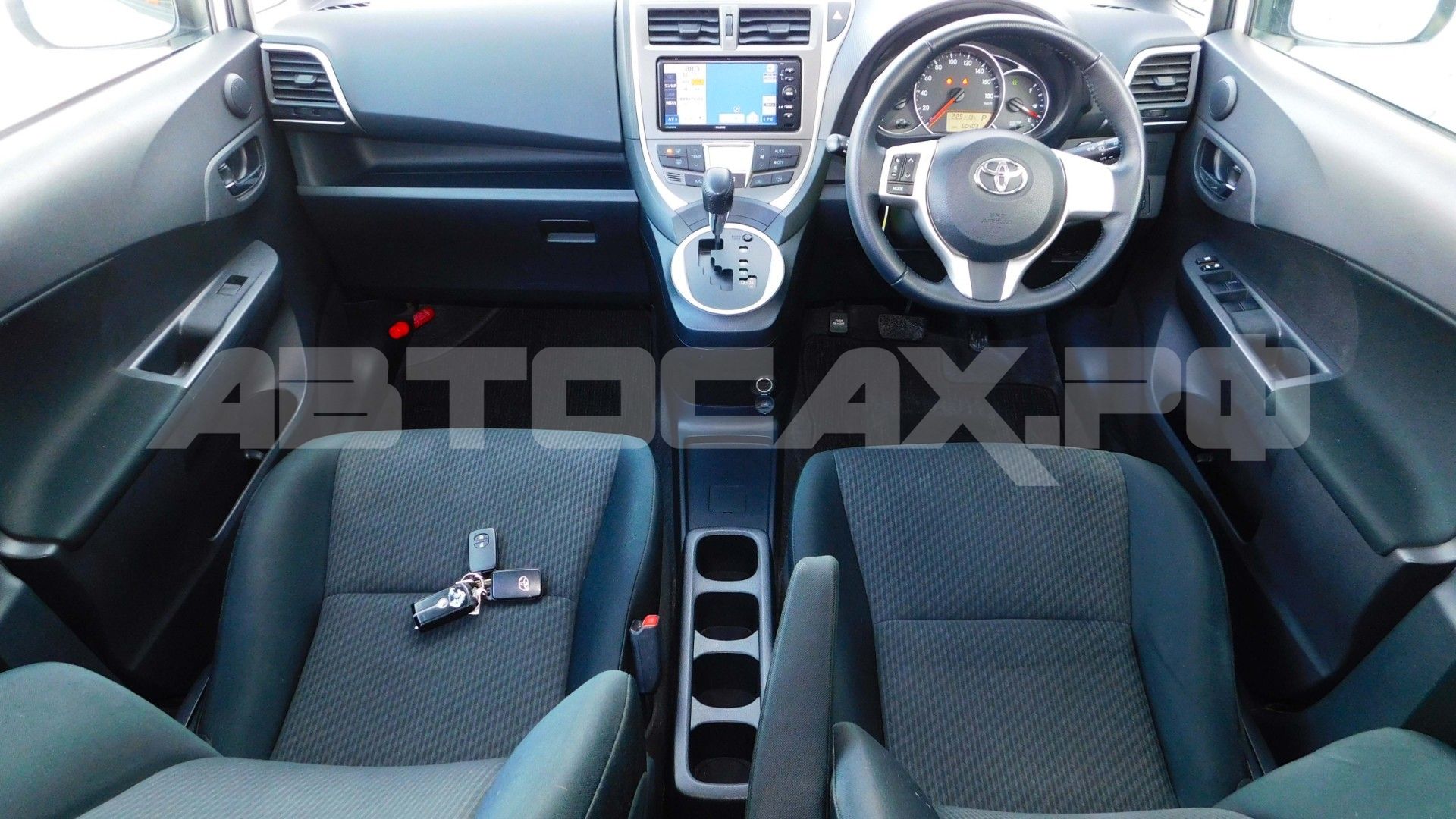 Toyota Ractis 2015, Хэтчбек — фото 13
