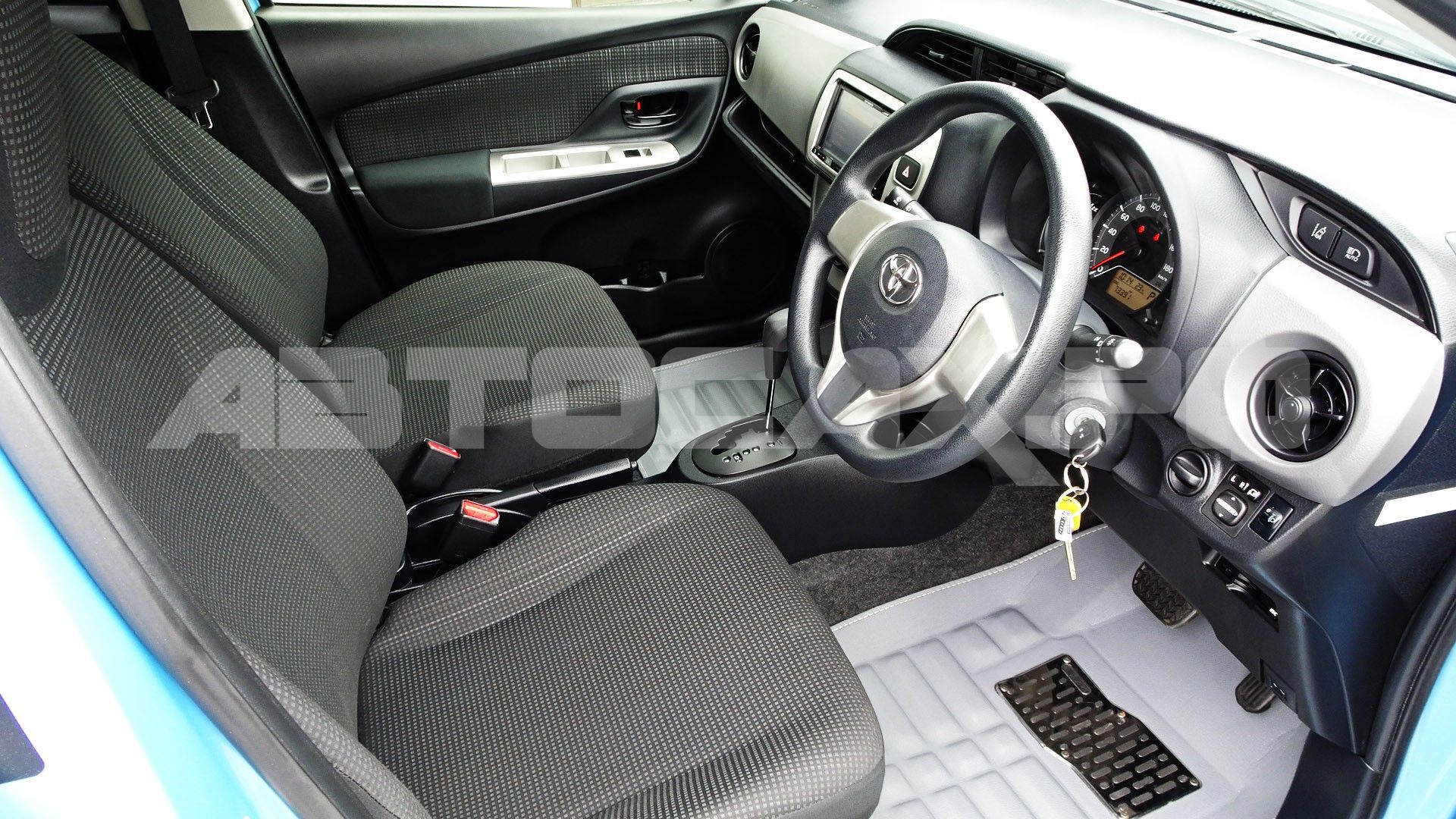 Toyota Vitz 2016, Хэтчбек — фото 8