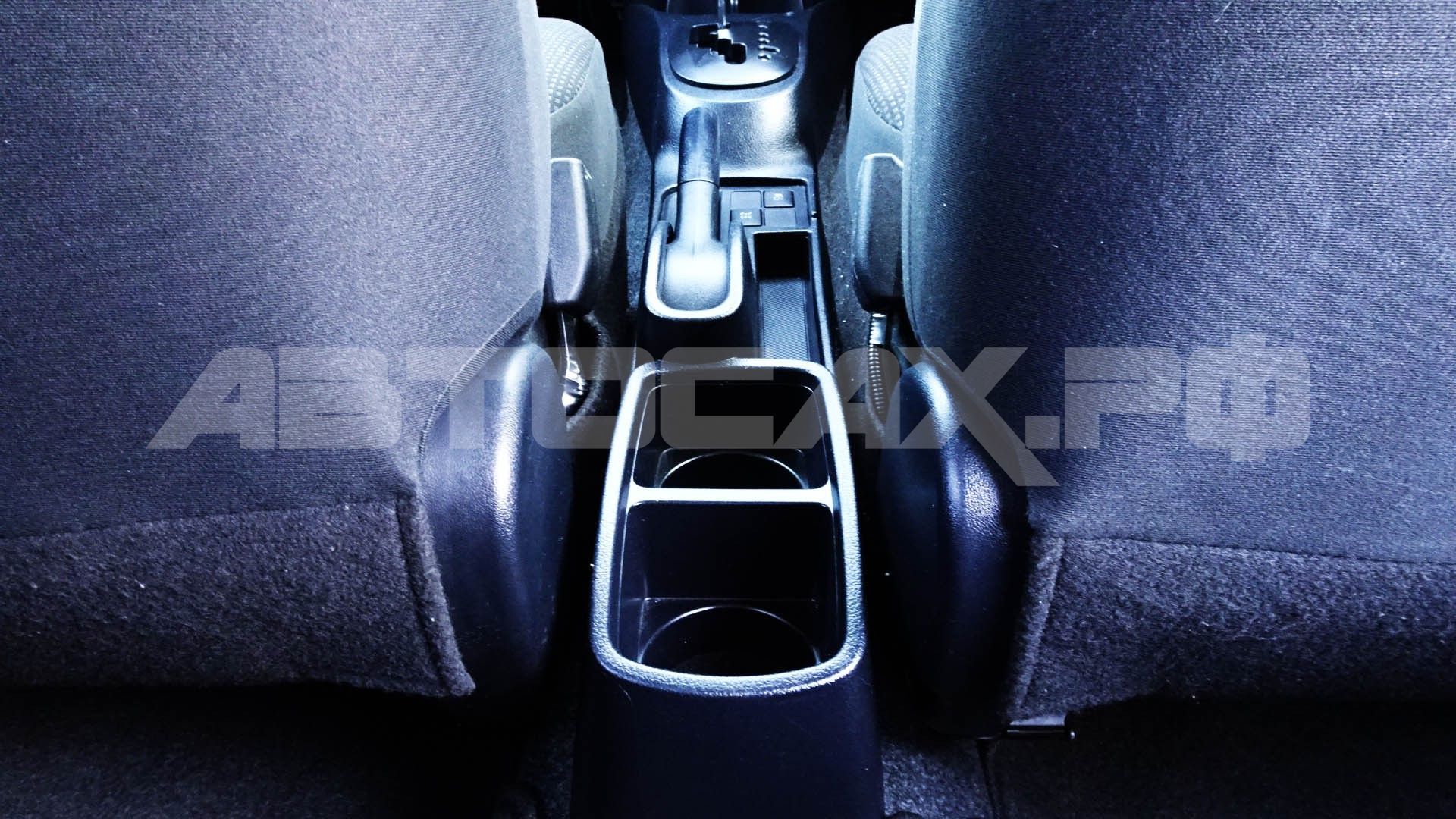 Toyota Vitz 2018, Хэтчбек — фото 32