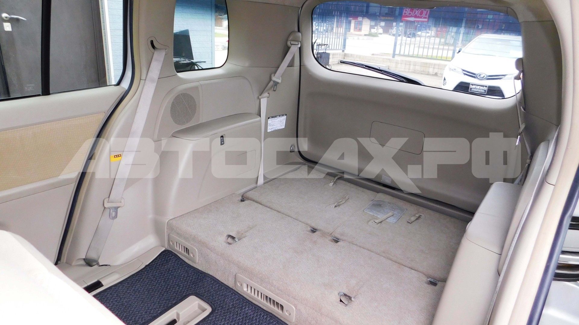Toyota Isis 2015, Минивэн — фото 23