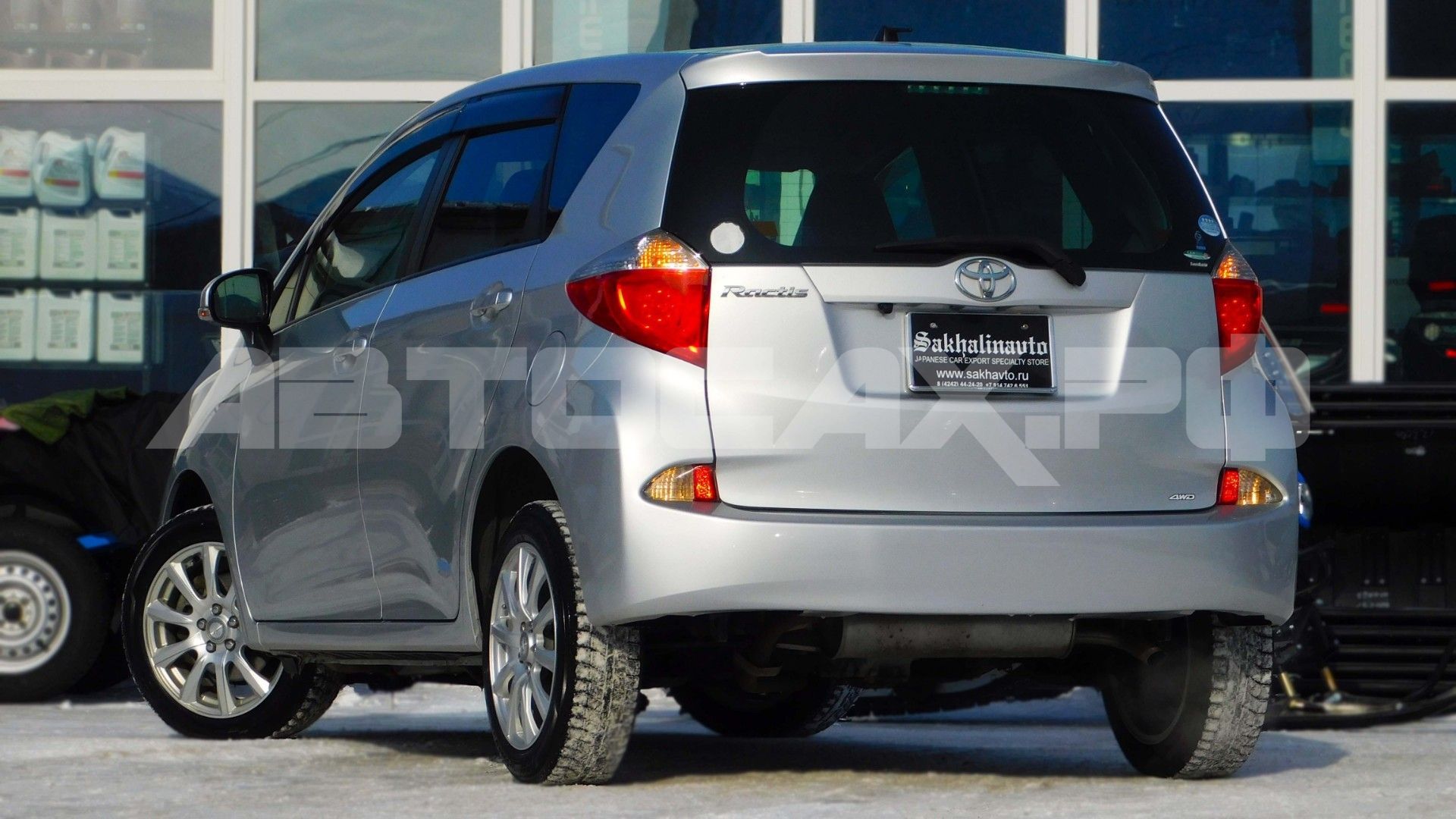 Toyota Ractis 2015, Хэтчбек — фото 3