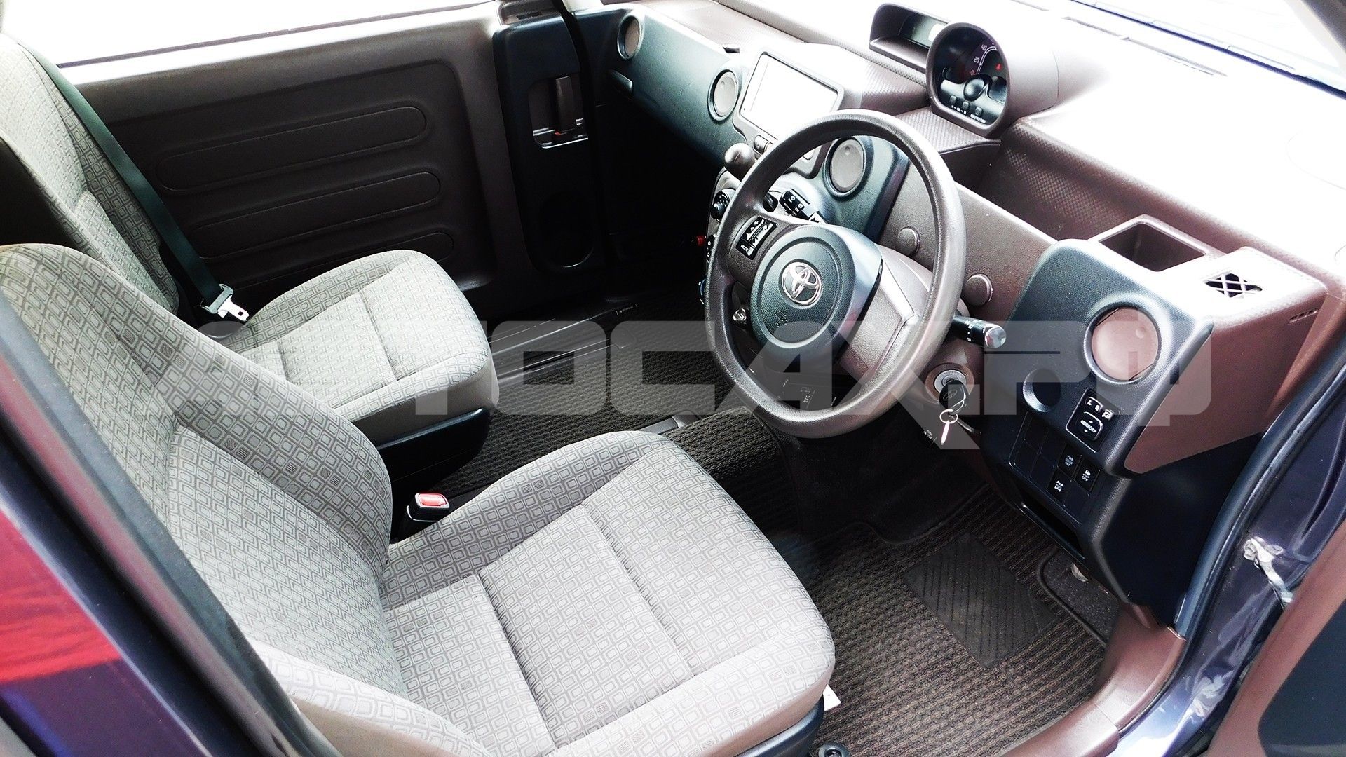 Toyota Spade 2015, Хэтчбек — фото 9