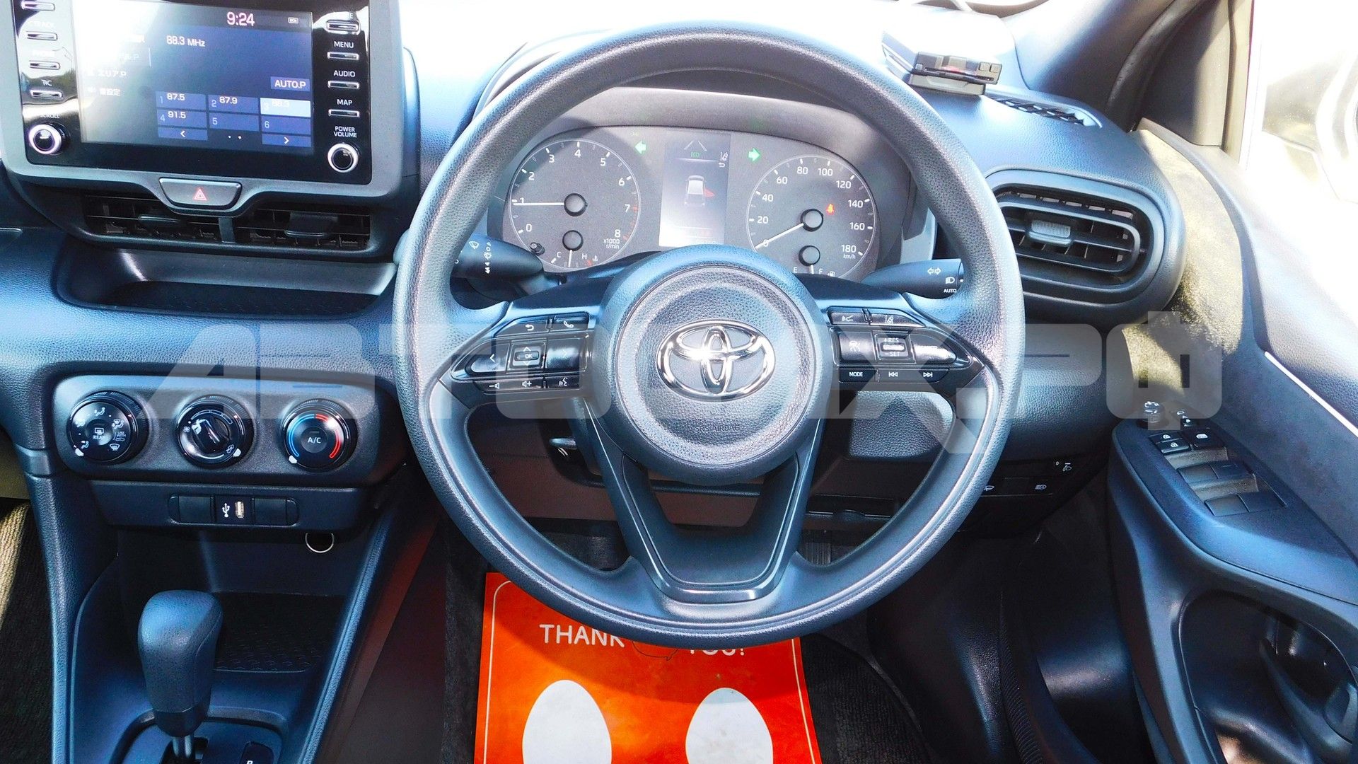 Toyota Yaris 2023, Хэтчбек — фото 36