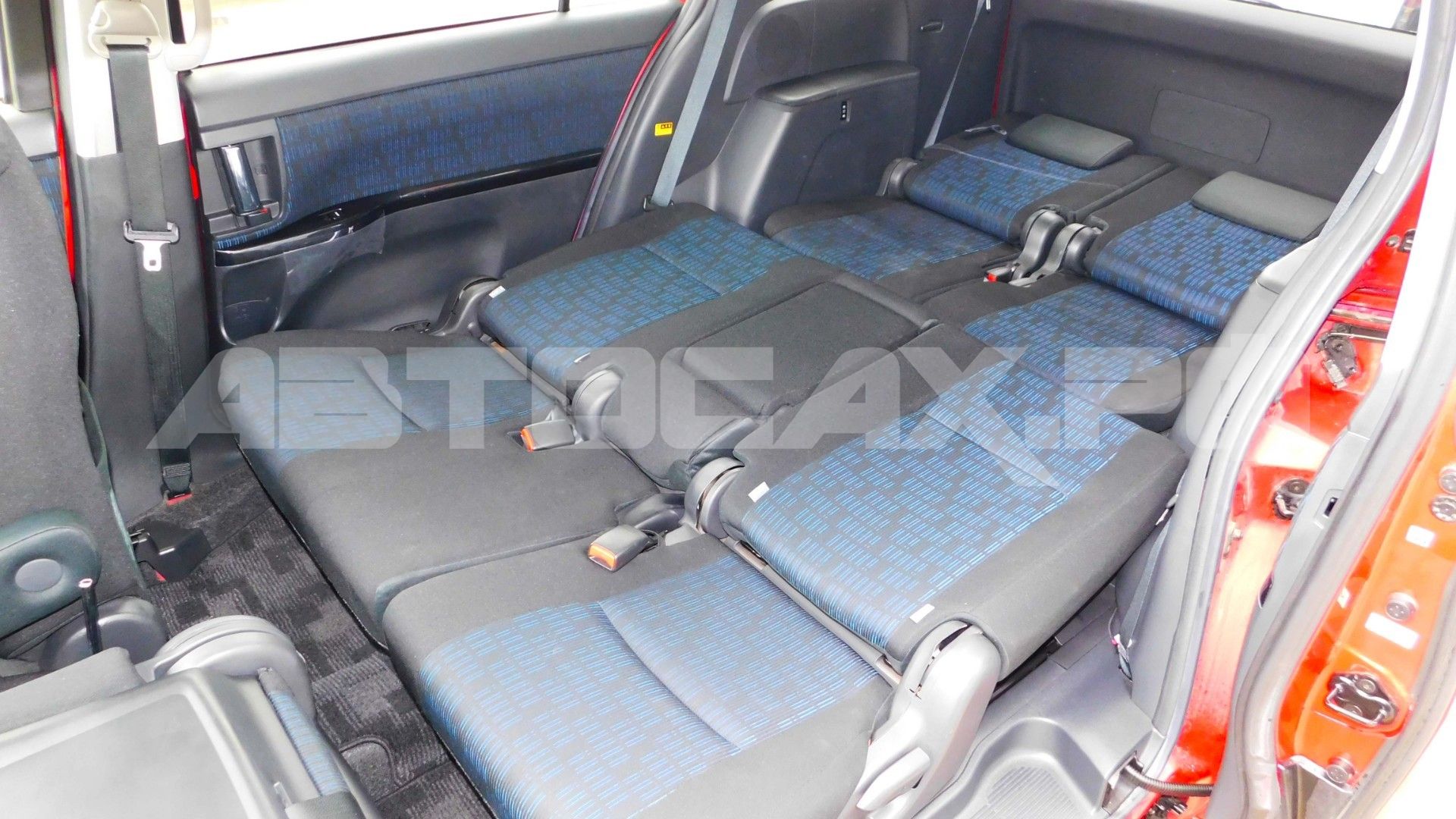 Toyota Isis 2016, Минивэн — фото 21