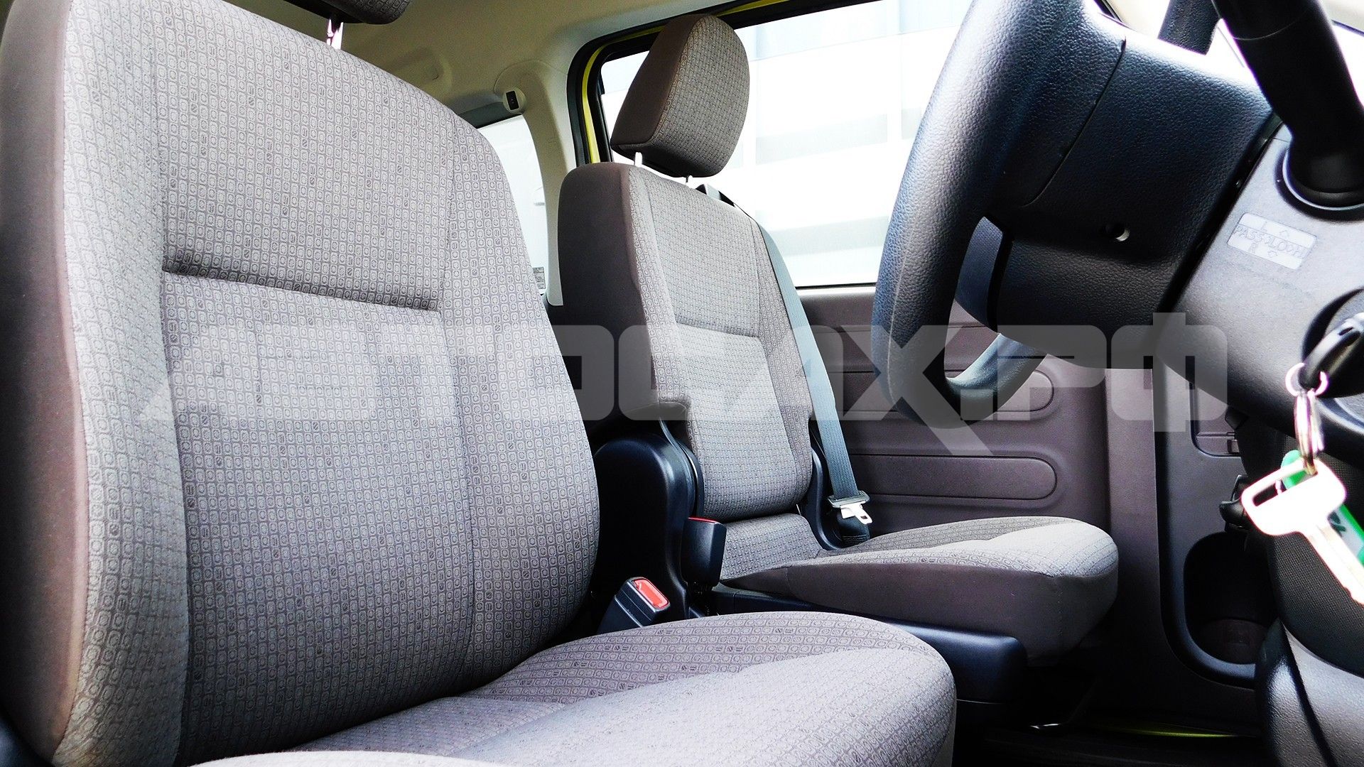 Toyota Spade 2014, Хэтчбек — фото 7